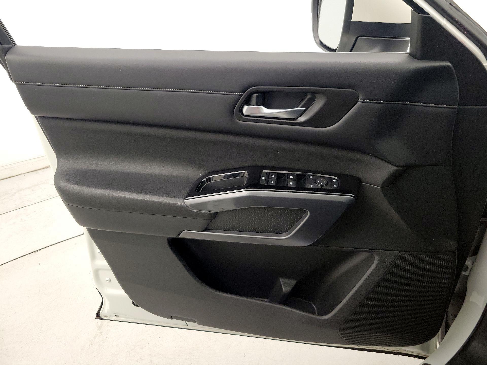 Thumbnail: 2023 Nissan Pathfinder - 12