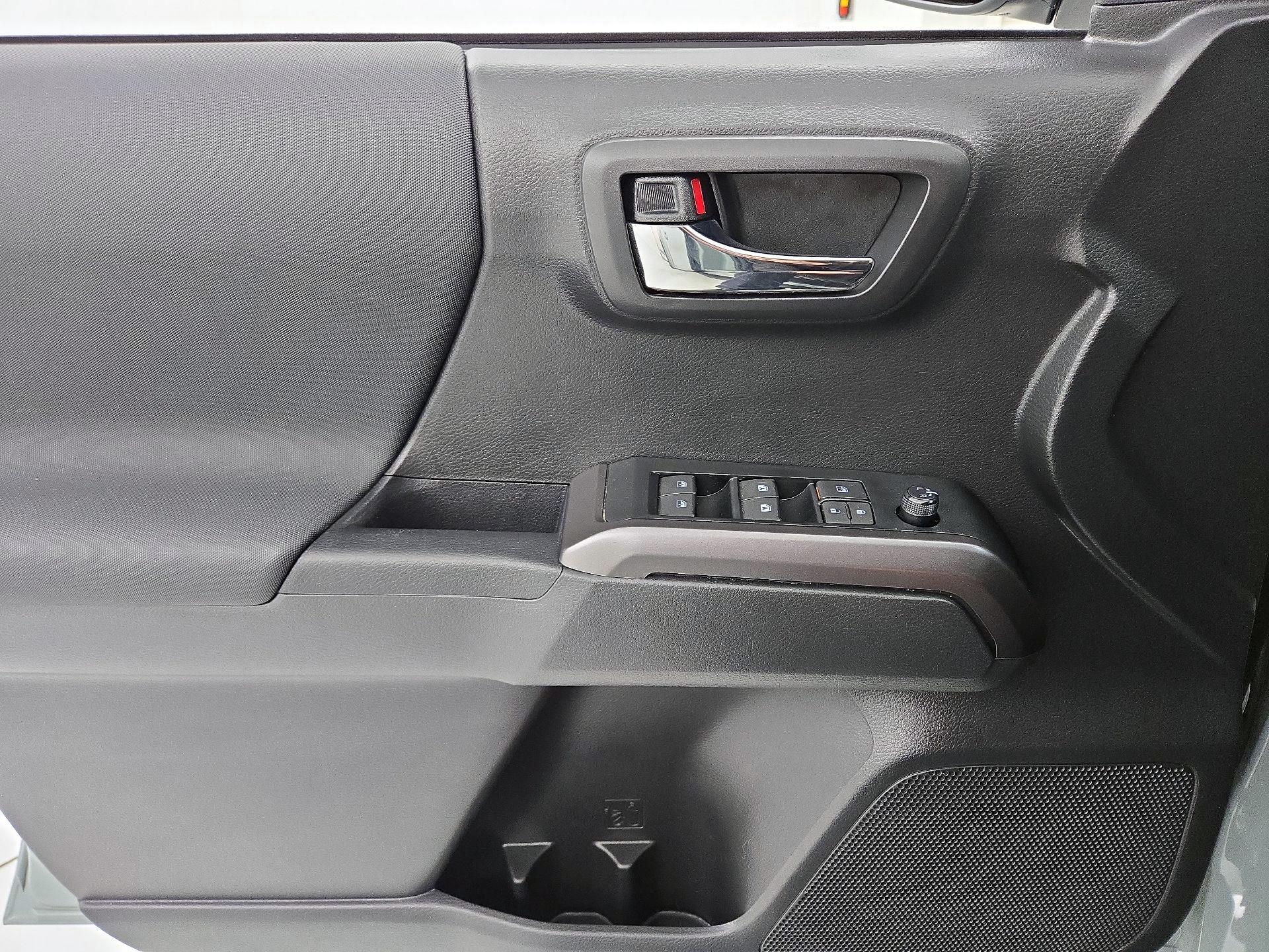 Thumbnail: 2022 Toyota Tacoma - 12