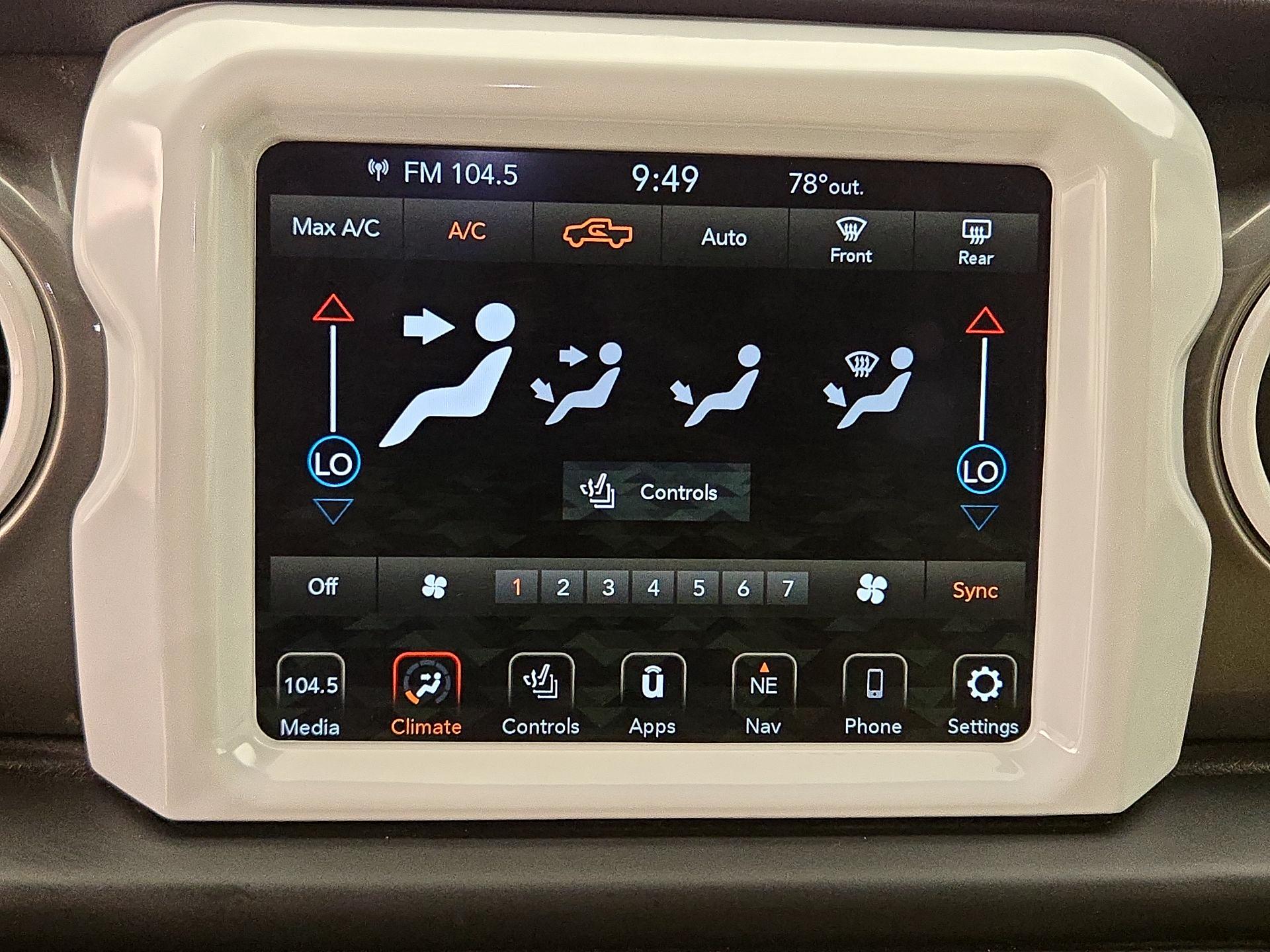 Thumbnail: 2022 Jeep Gladiator - 17