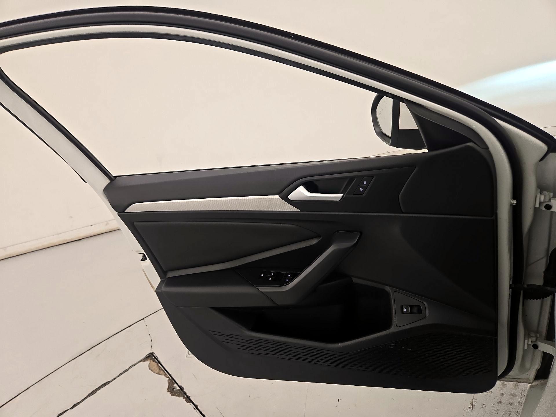 Thumbnail: 2019 Volkswagen Jetta - 12