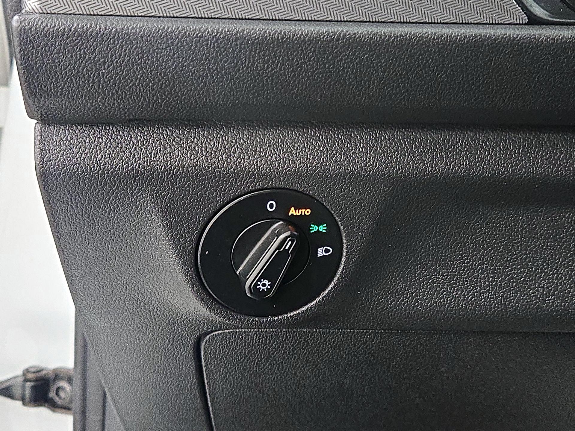 Thumbnail: 2019 Volkswagen Jetta - 13