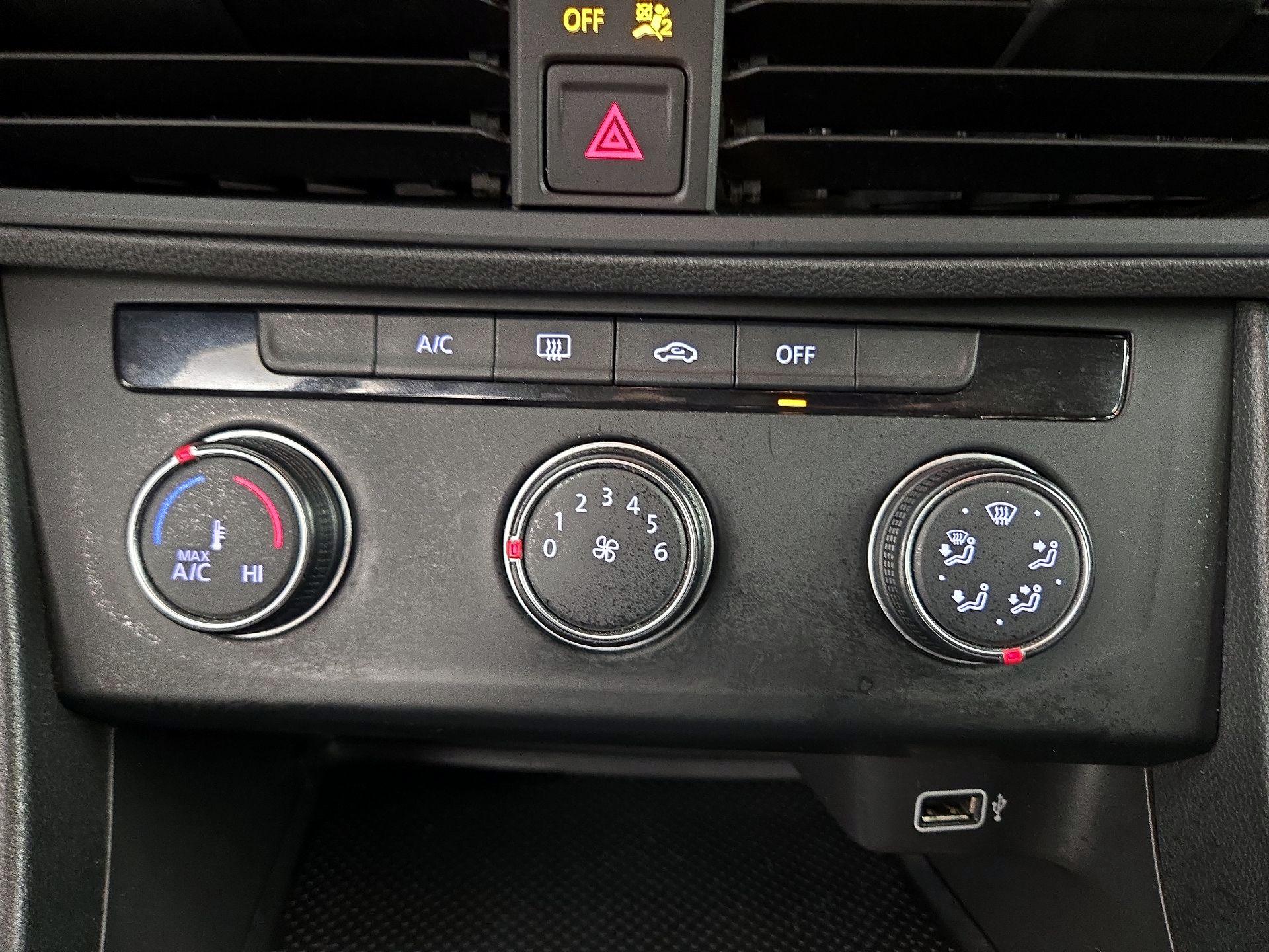 Thumbnail: 2019 Volkswagen Jetta - 16