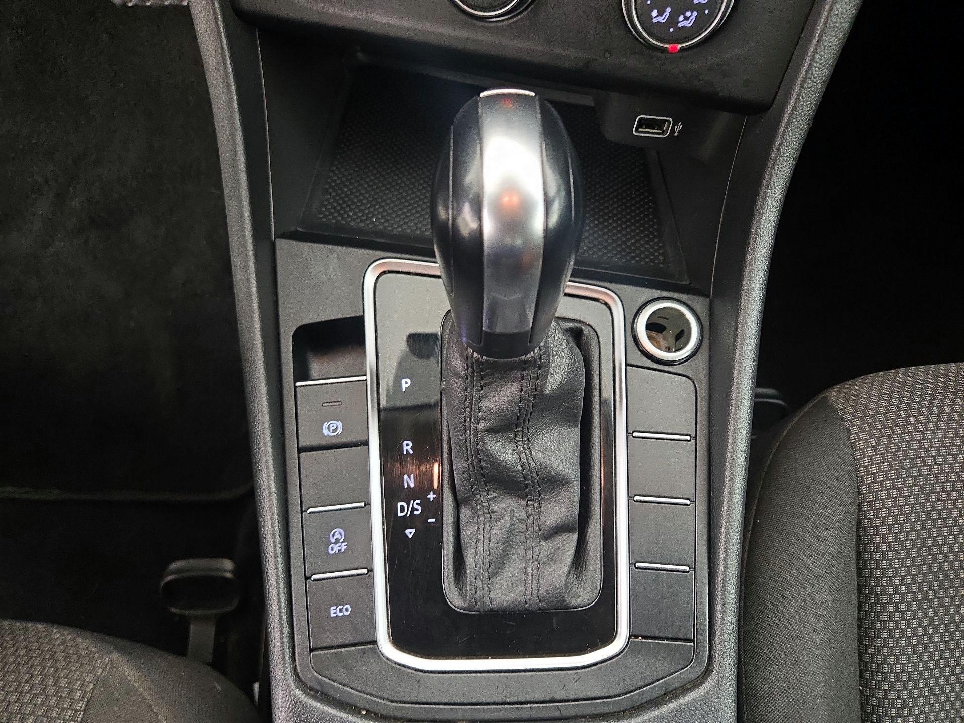 Thumbnail: 2019 Volkswagen Jetta - 17