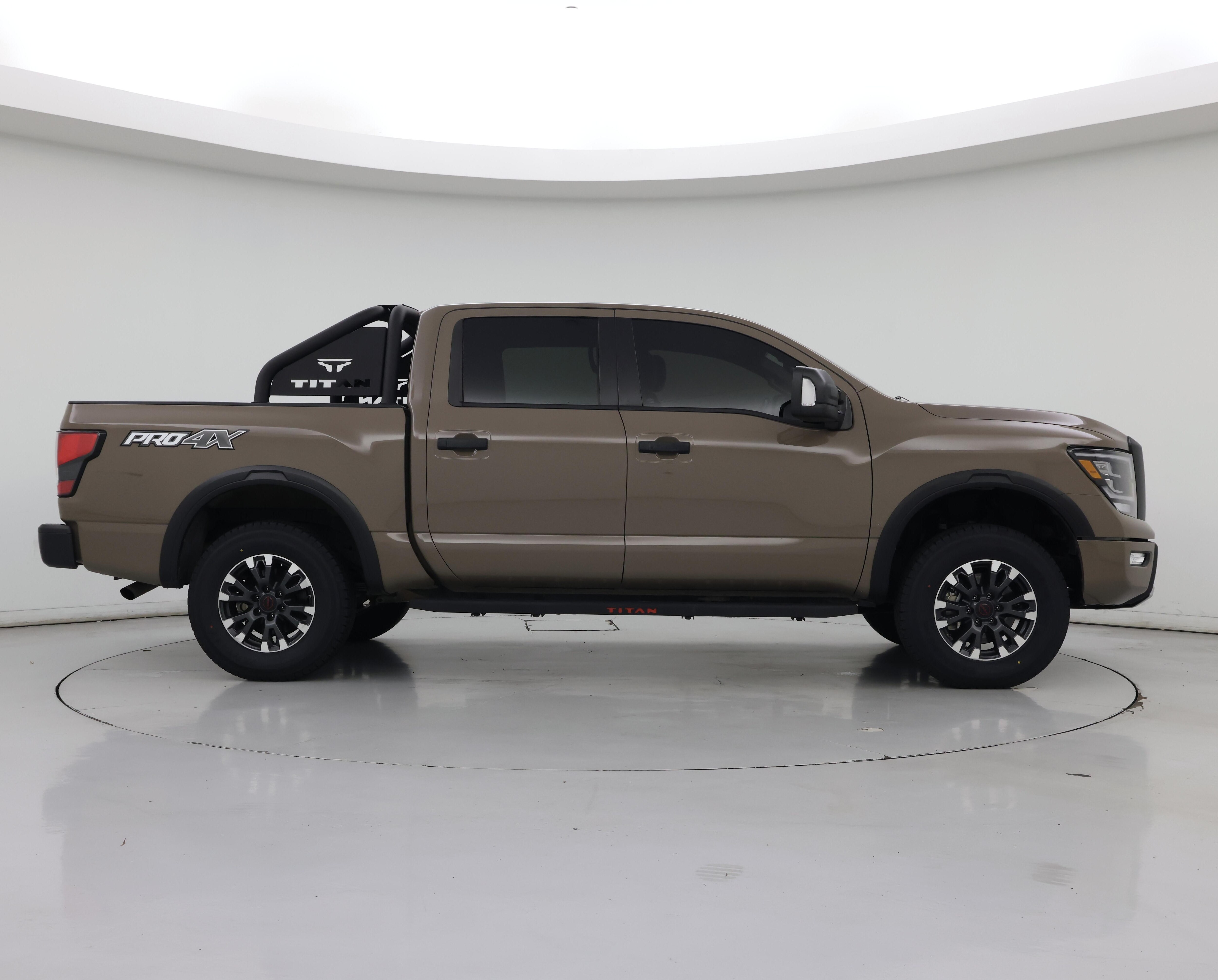 Thumbnail: 2023 Nissan Titan - 7