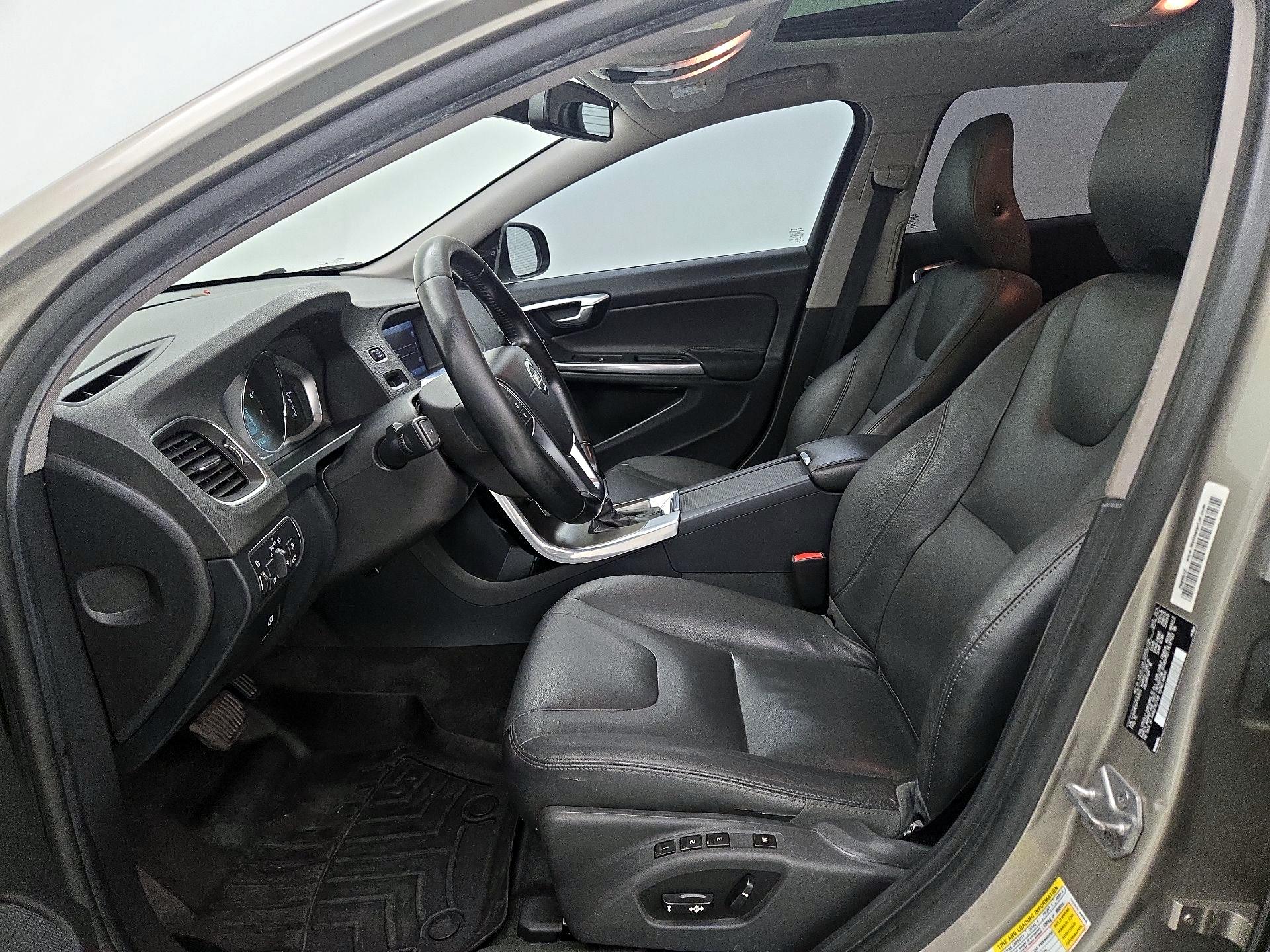 Thumbnail: 2015 Volvo V60 - 11