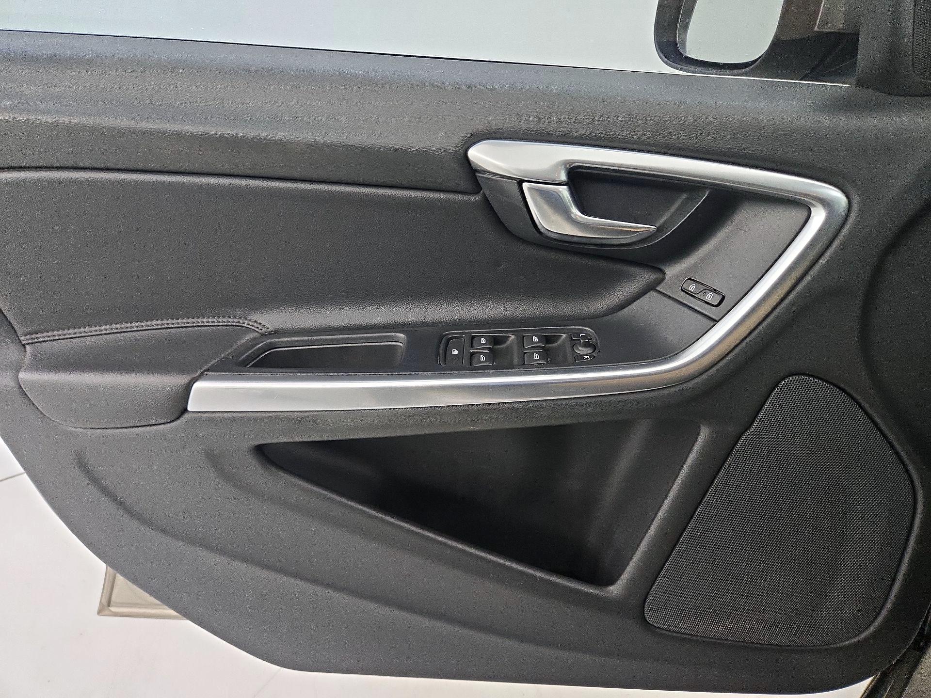 Thumbnail: 2015 Volvo V60 - 12