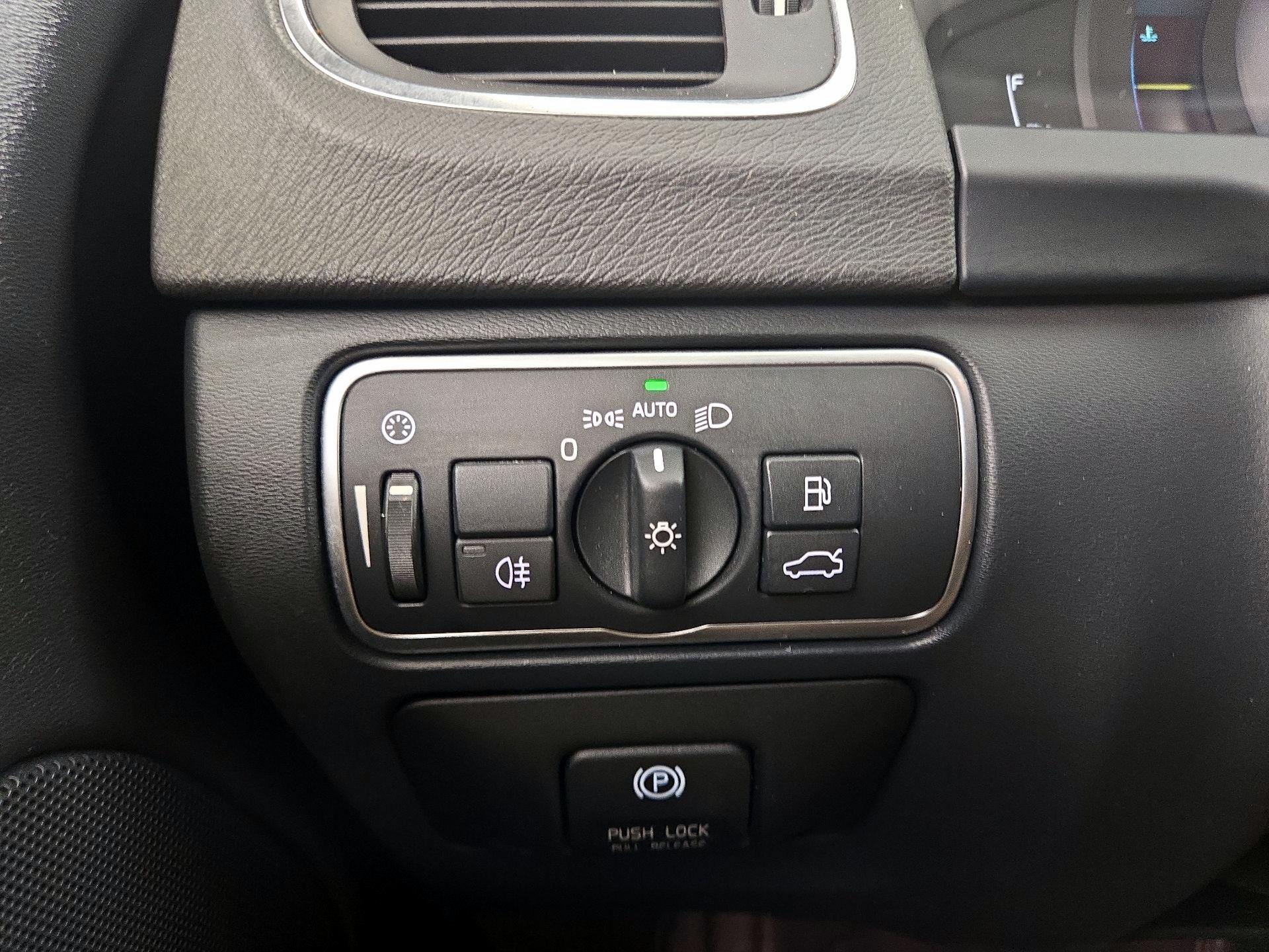 Thumbnail: 2015 Volvo V60 - 13