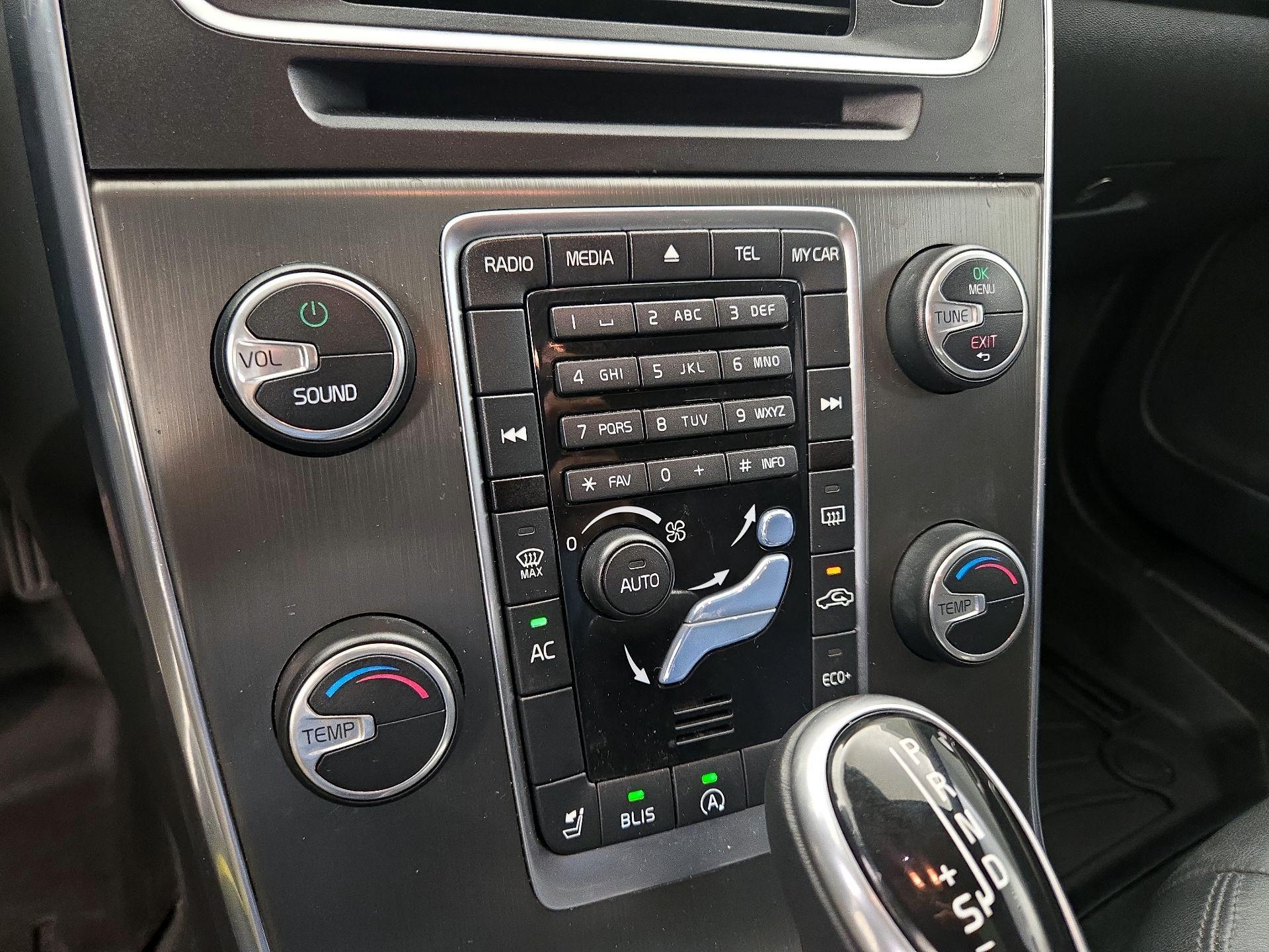 Thumbnail: 2015 Volvo V60 - 16