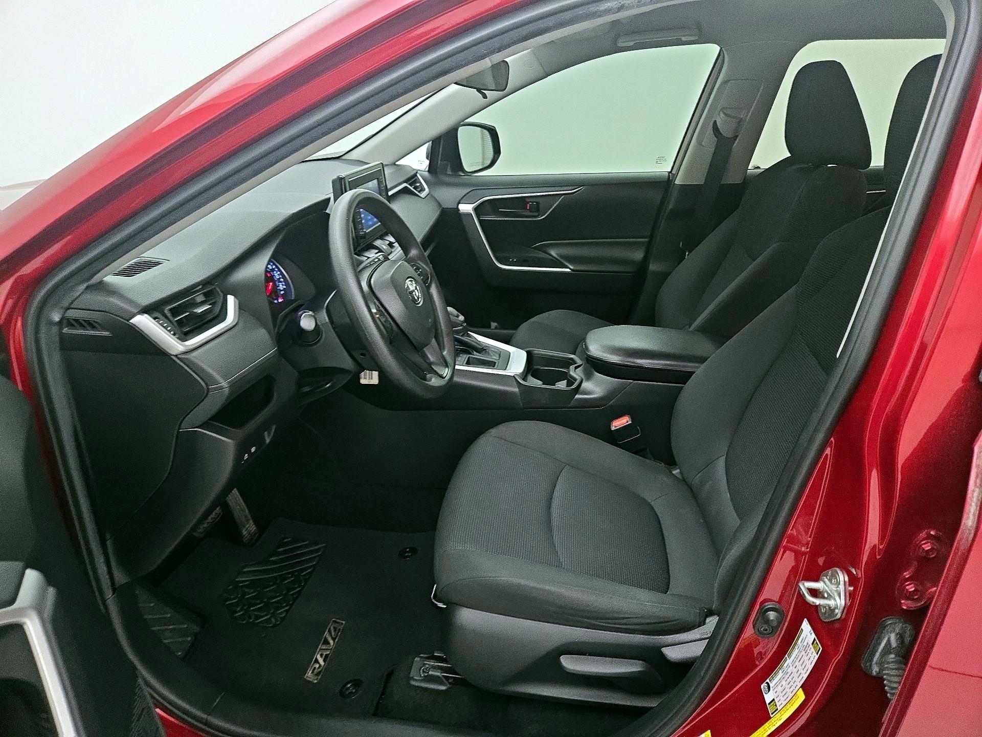 Thumbnail: 2019 Toyota RAV4 - 11