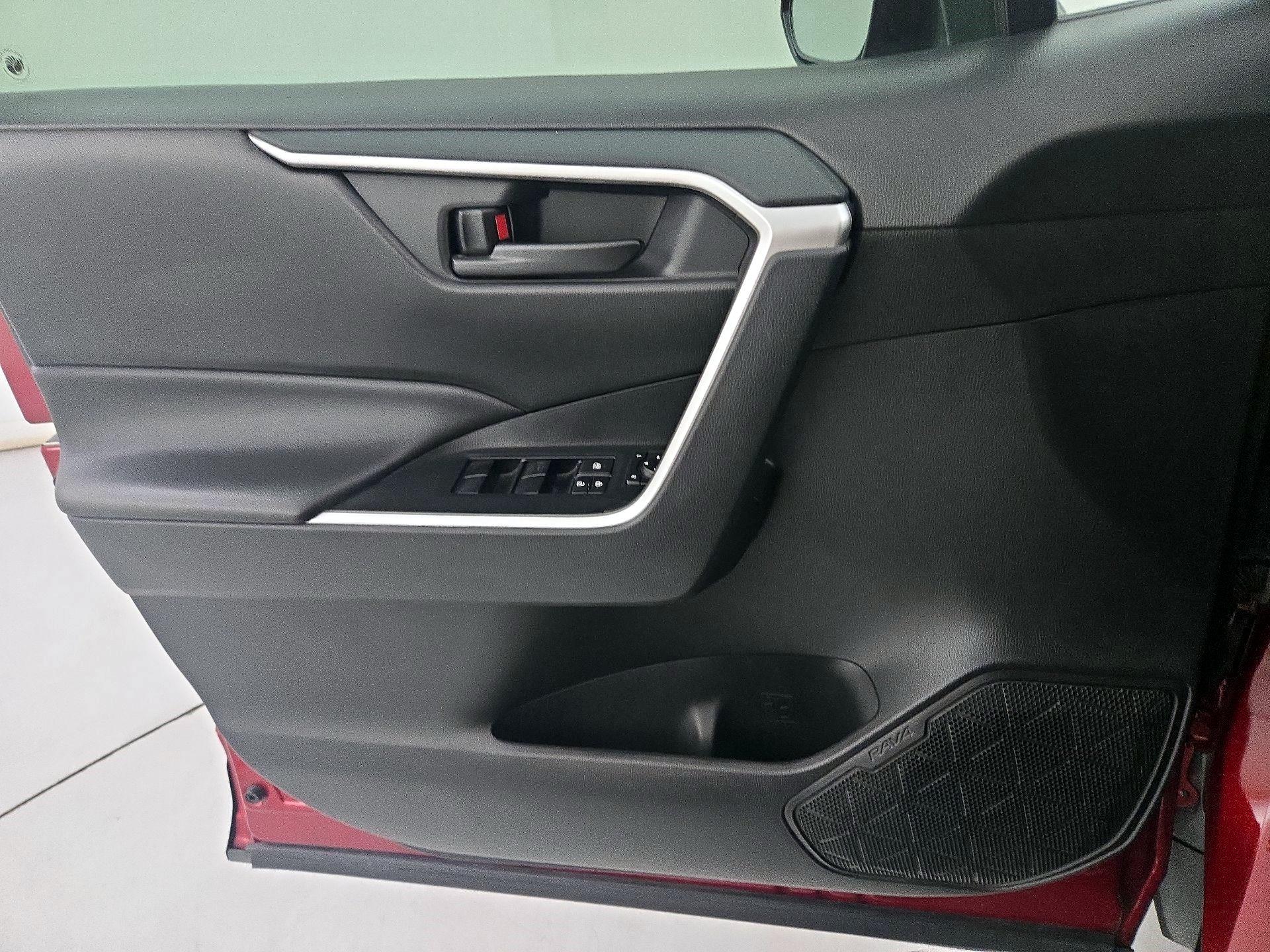 Thumbnail: 2019 Toyota RAV4 - 12