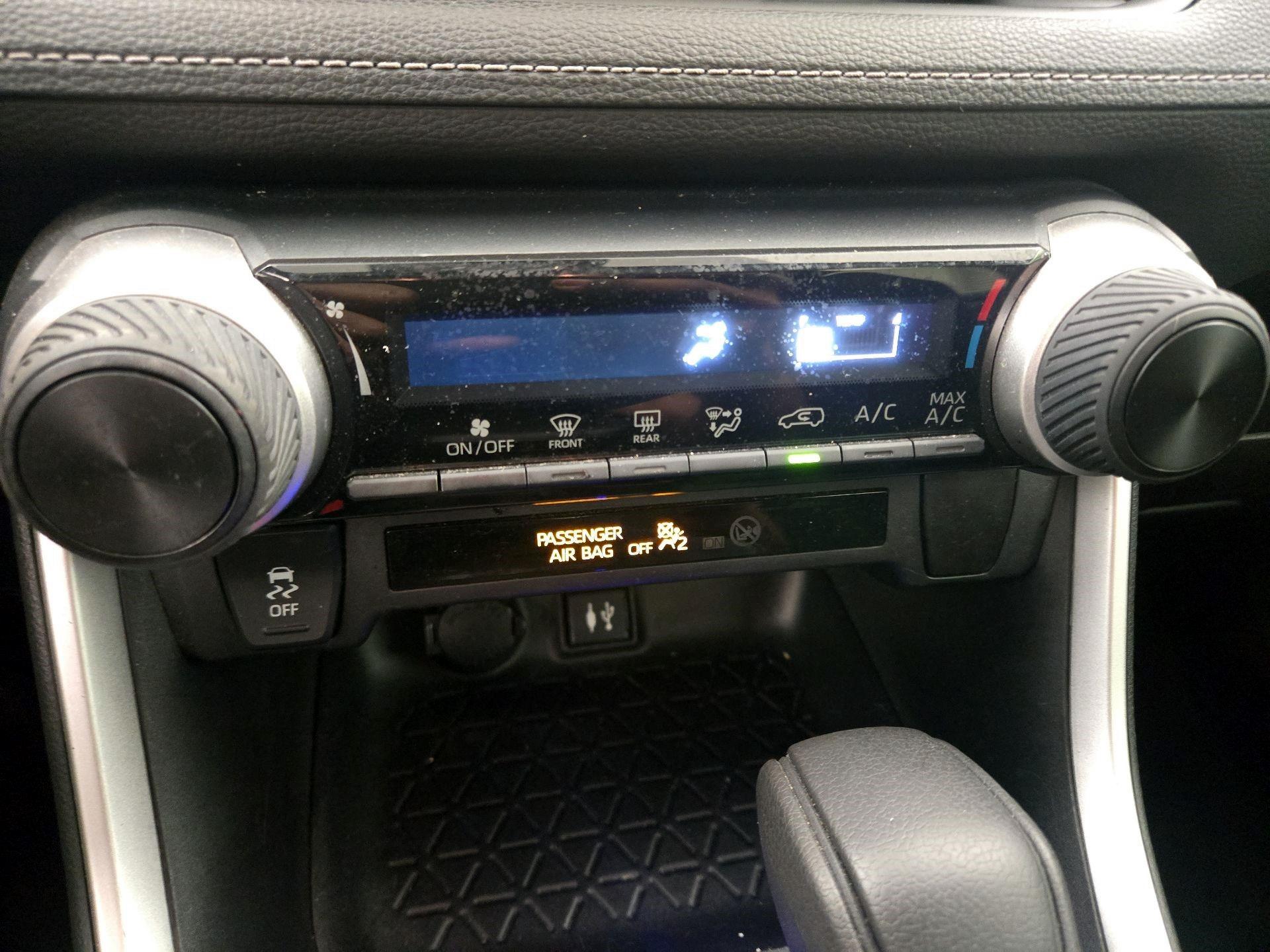 Thumbnail: 2019 Toyota RAV4 - 16