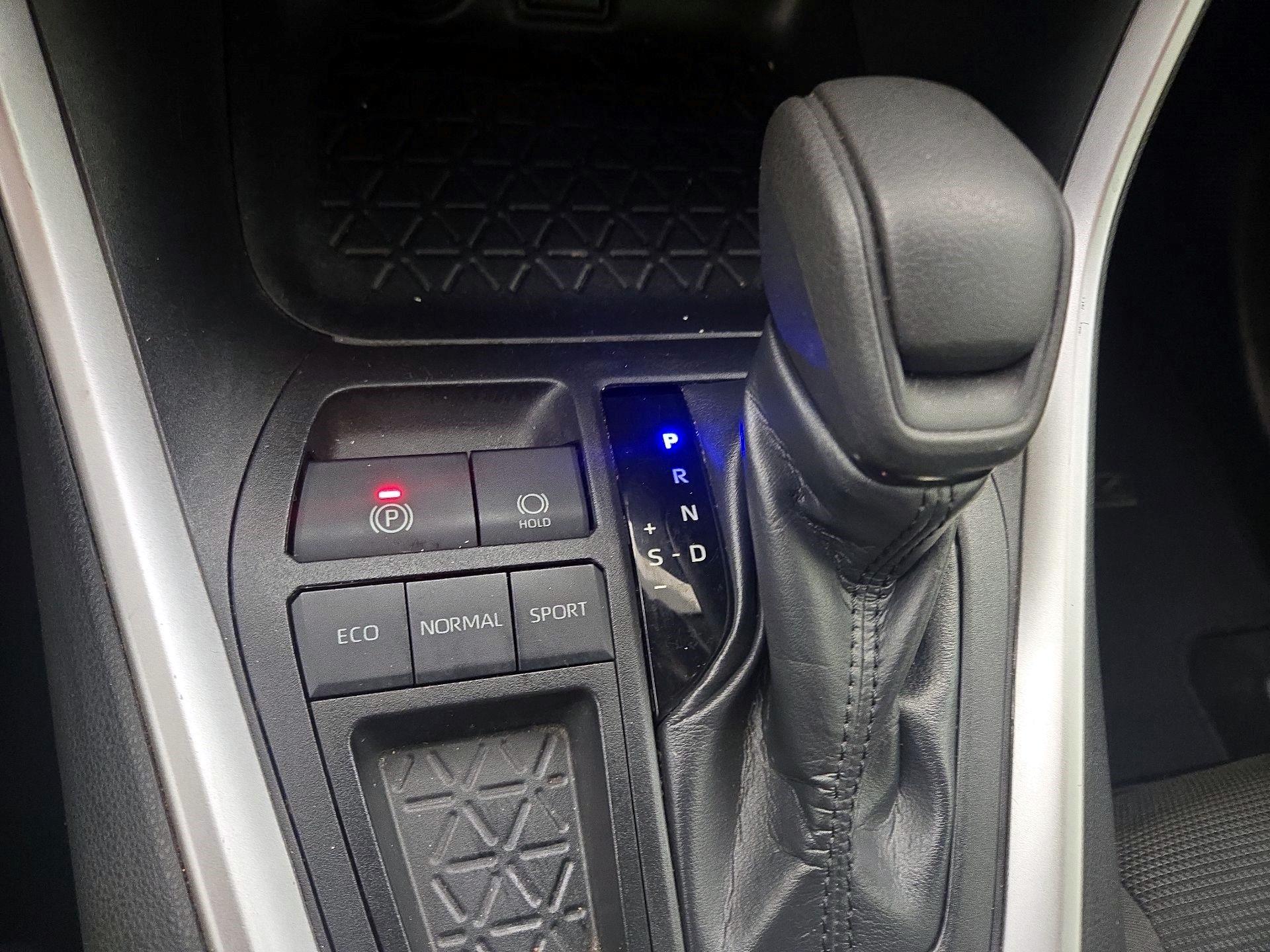 Thumbnail: 2019 Toyota RAV4 - 17