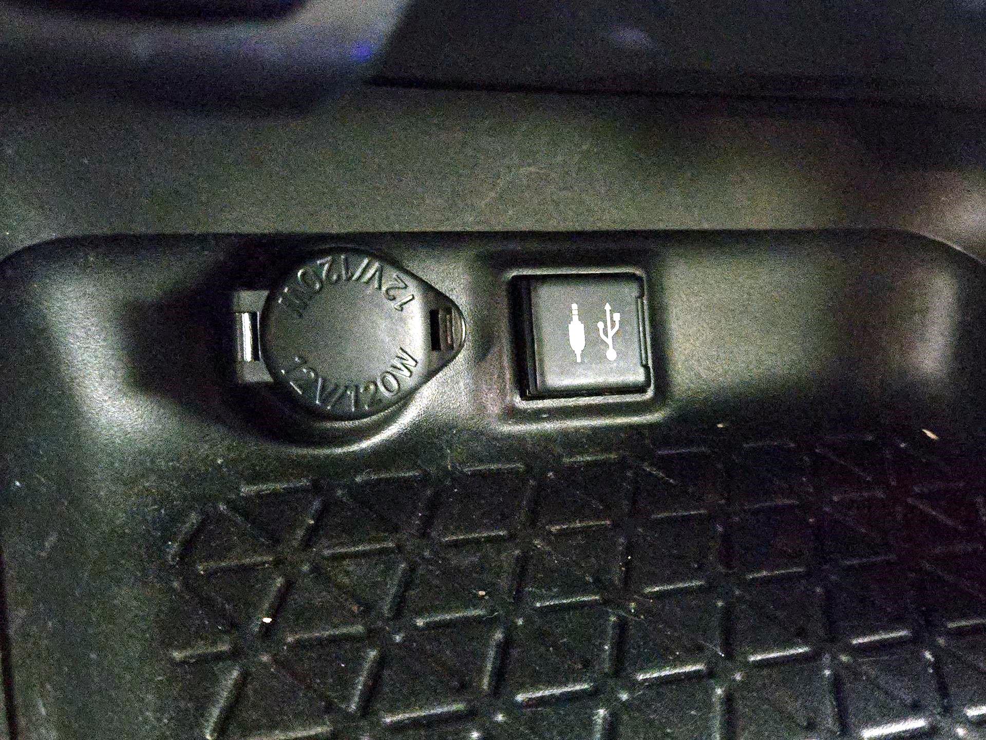 Thumbnail: 2019 Toyota RAV4 - 18