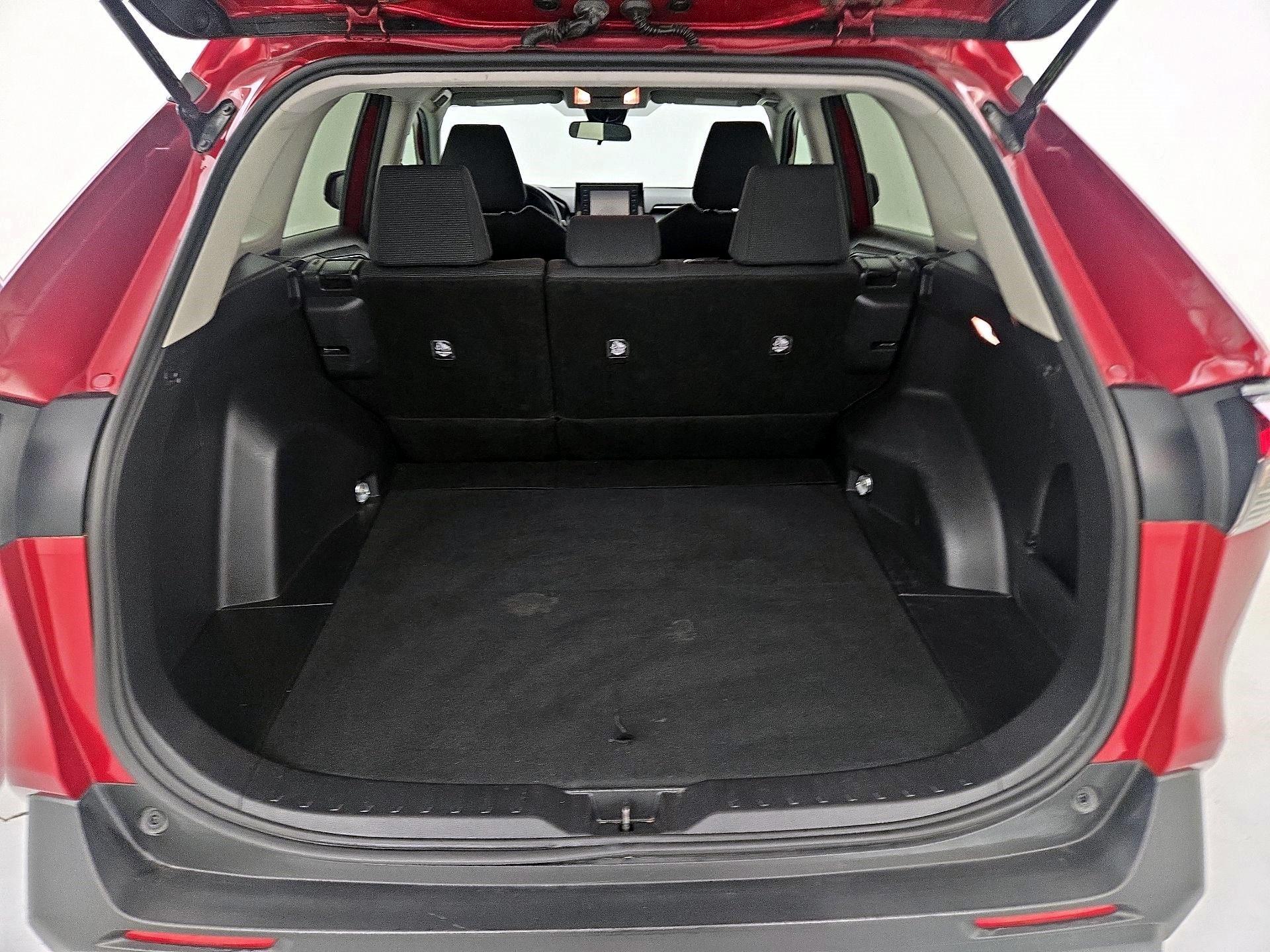 Thumbnail: 2019 Toyota RAV4 - 20