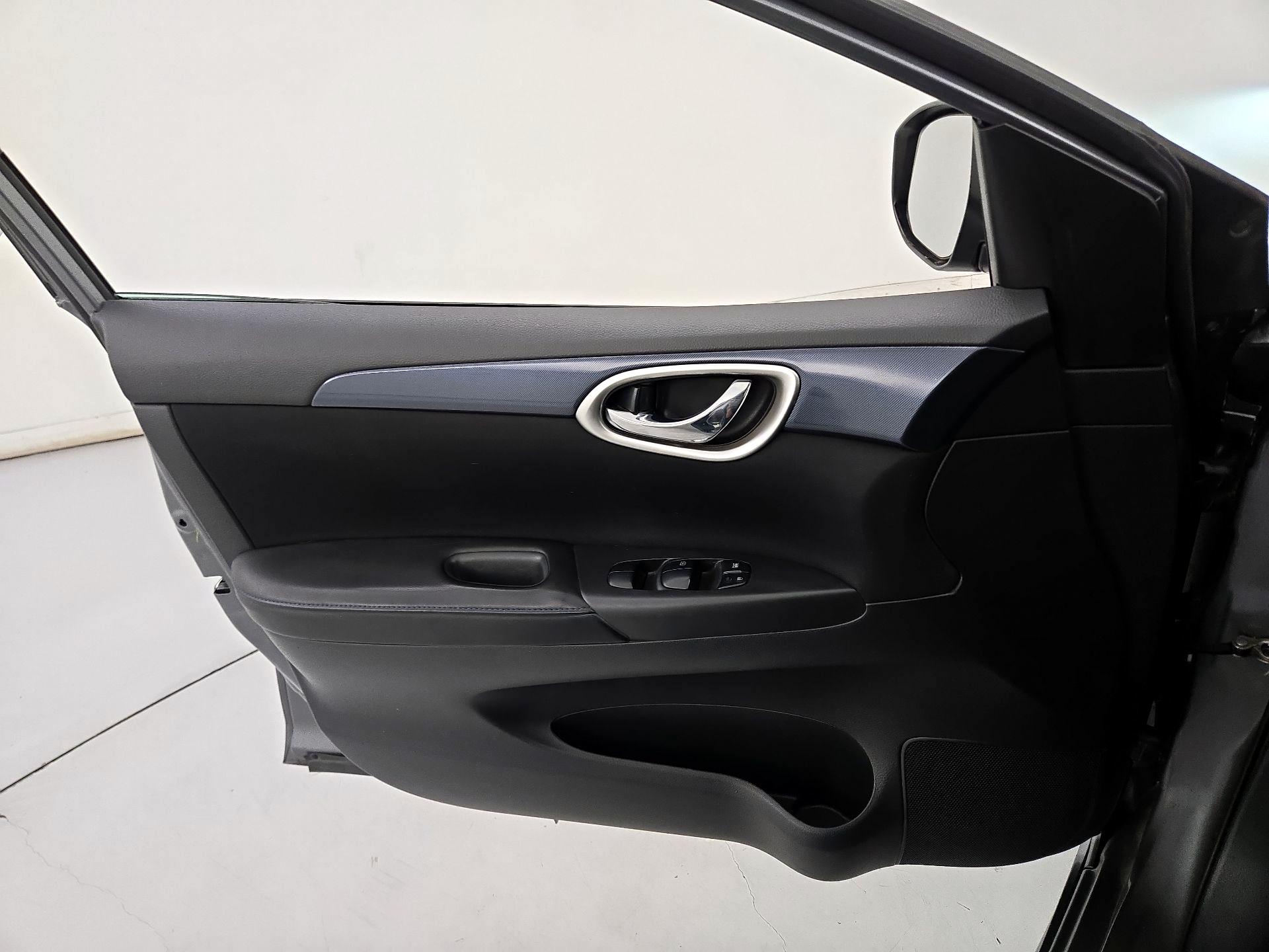 Thumbnail: 2019 Nissan Sentra - 12