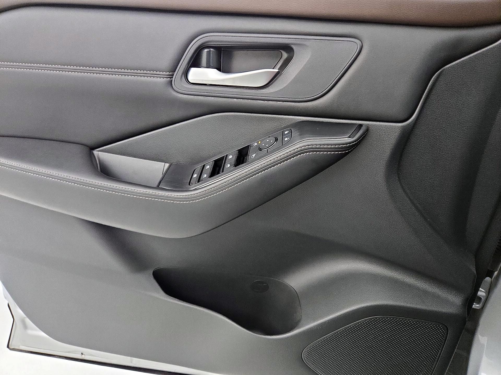 Thumbnail: 2023 Nissan Rogue - 12