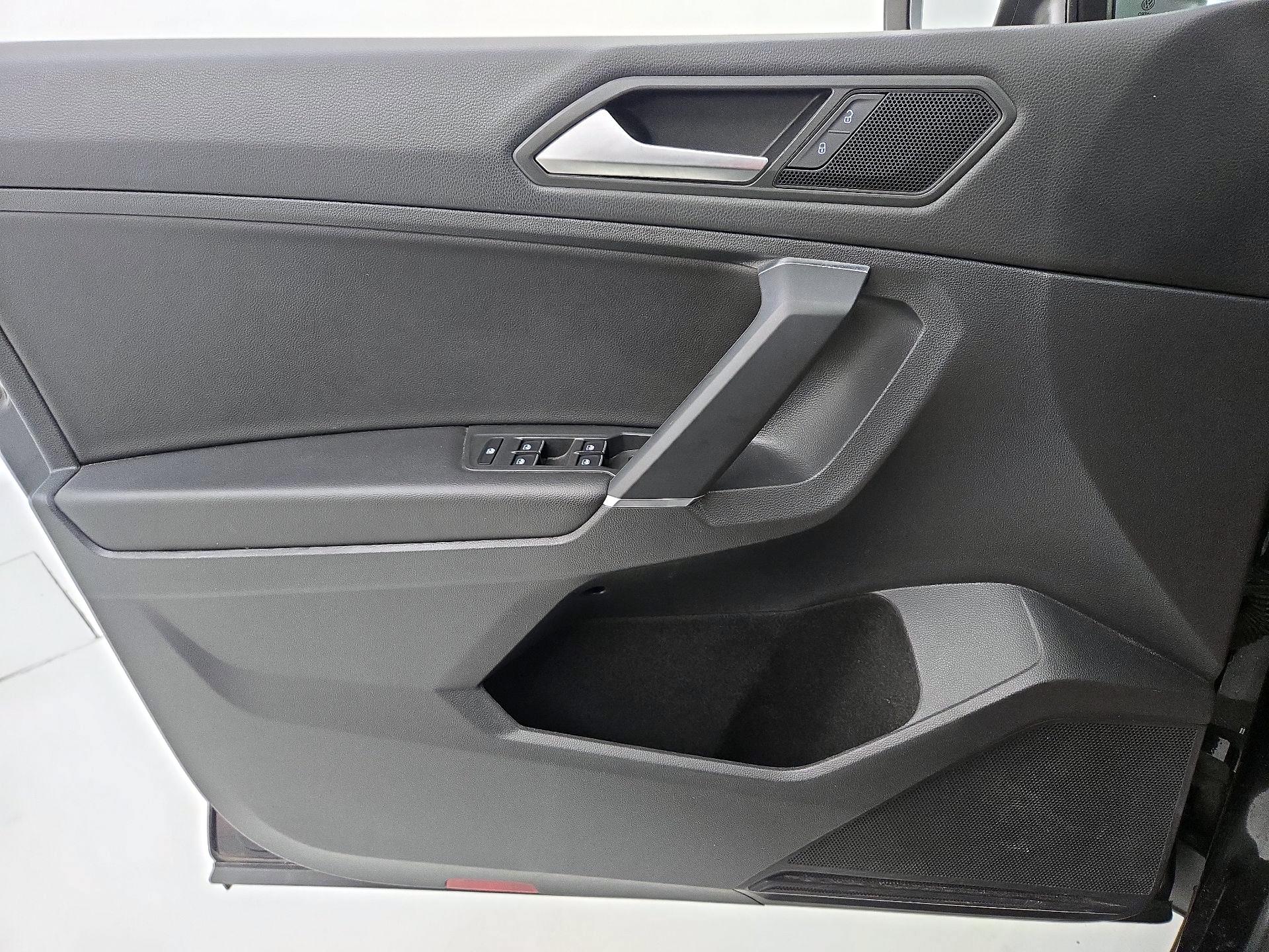 Thumbnail: 2020 Volkswagen Tiguan - 12
