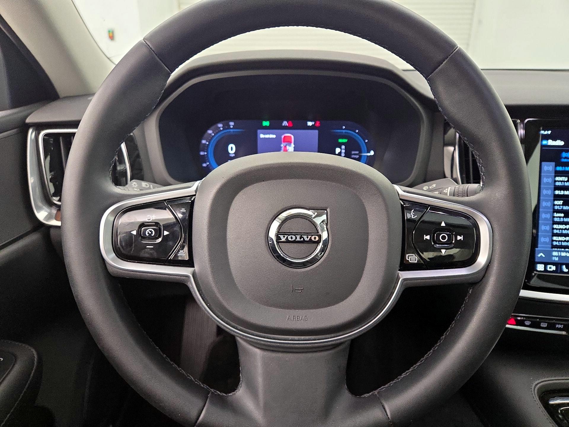 Thumbnail: 2023 Volvo S60 - 10