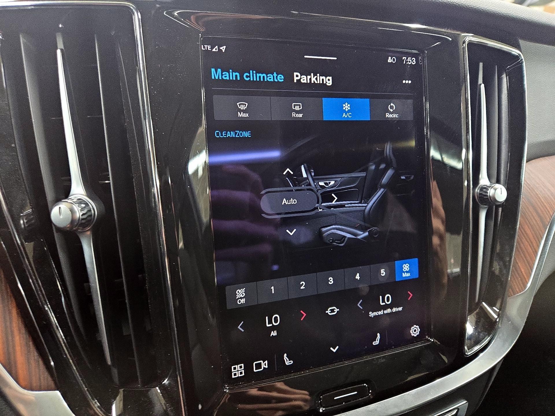 Thumbnail: 2023 Volvo S60 - 15