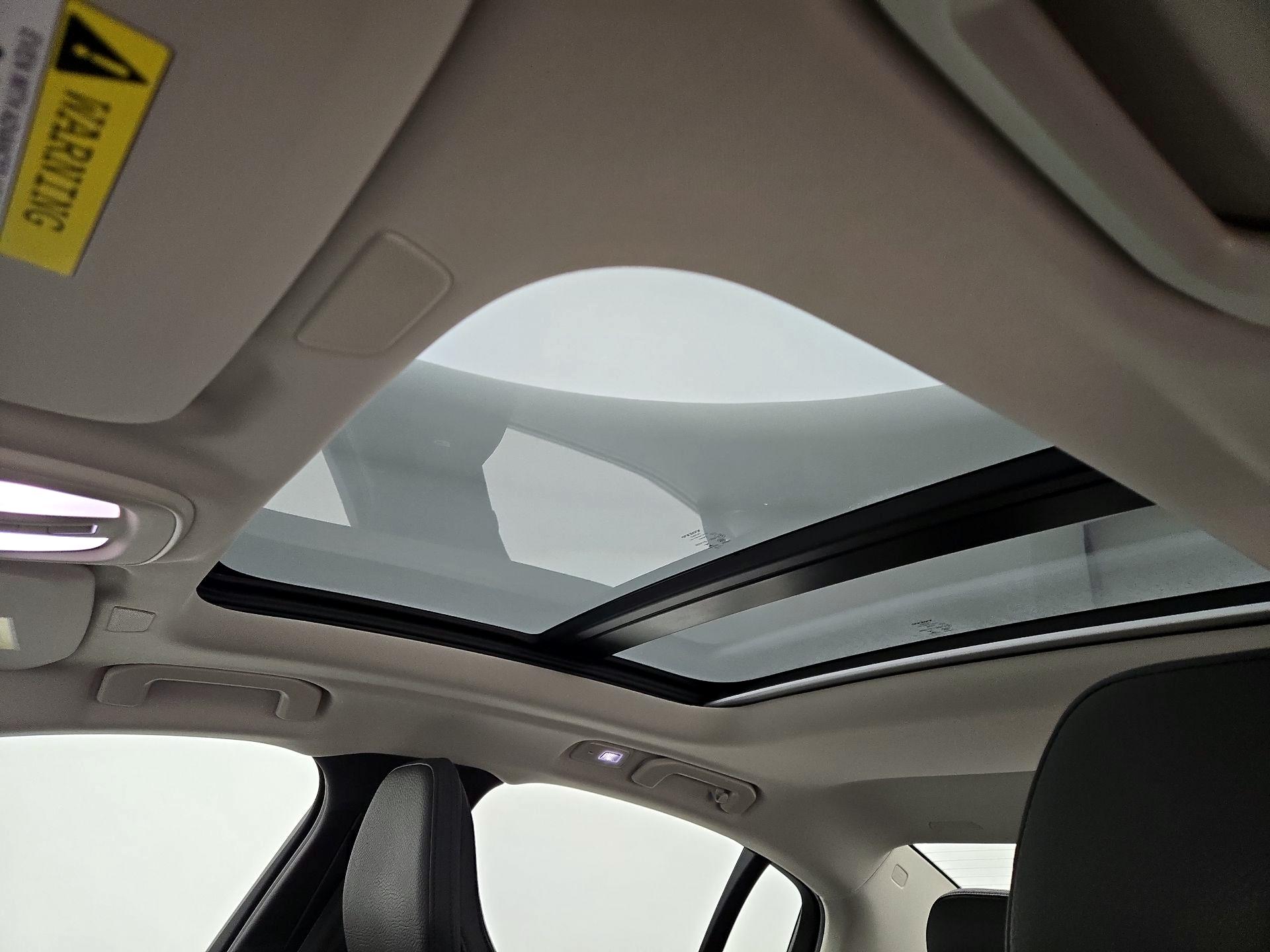 Thumbnail: 2023 Volvo S60 - 18