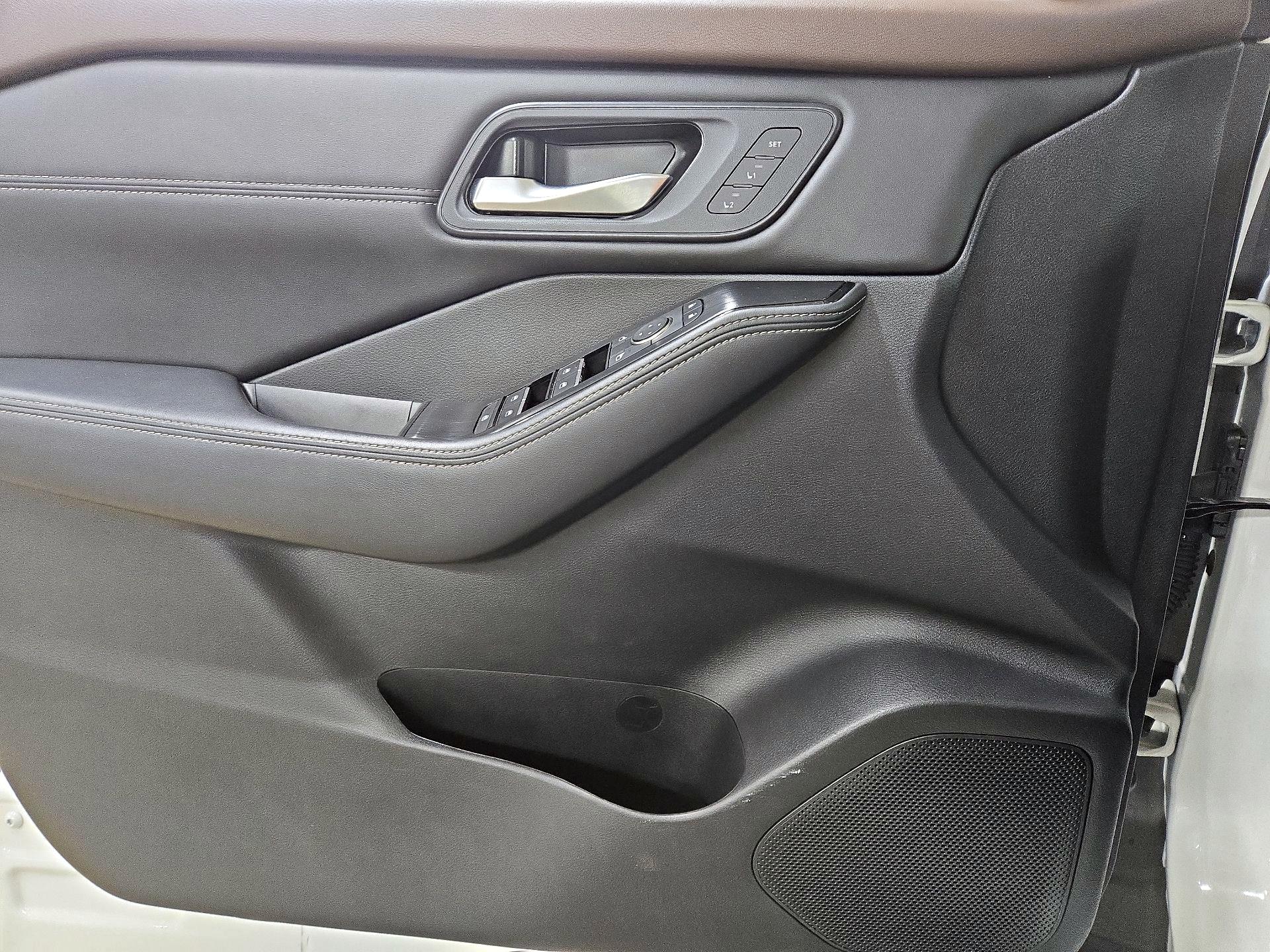 Thumbnail: 2023 Nissan Rogue - 12