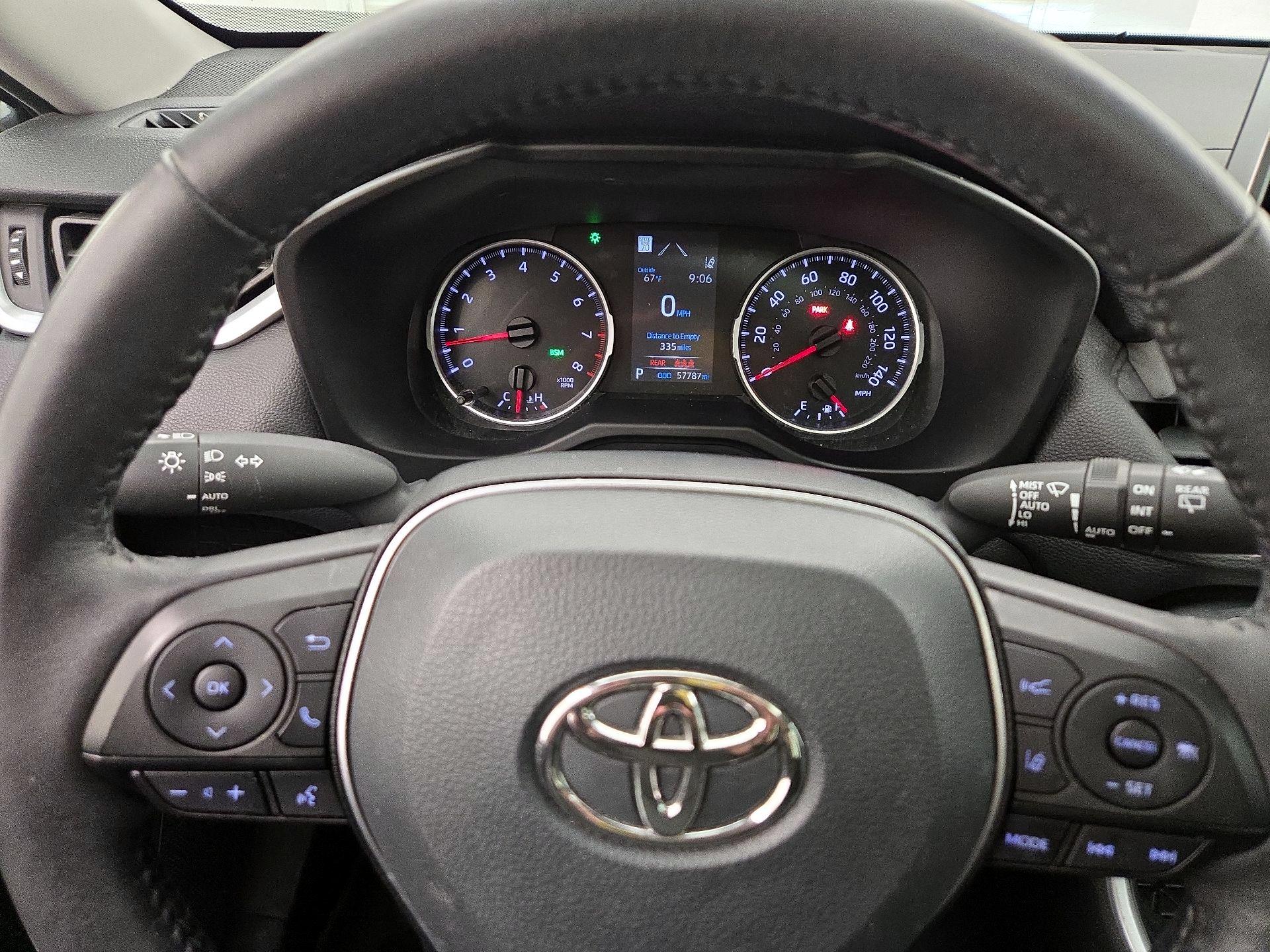 Thumbnail: 2022 Toyota RAV4 - 10