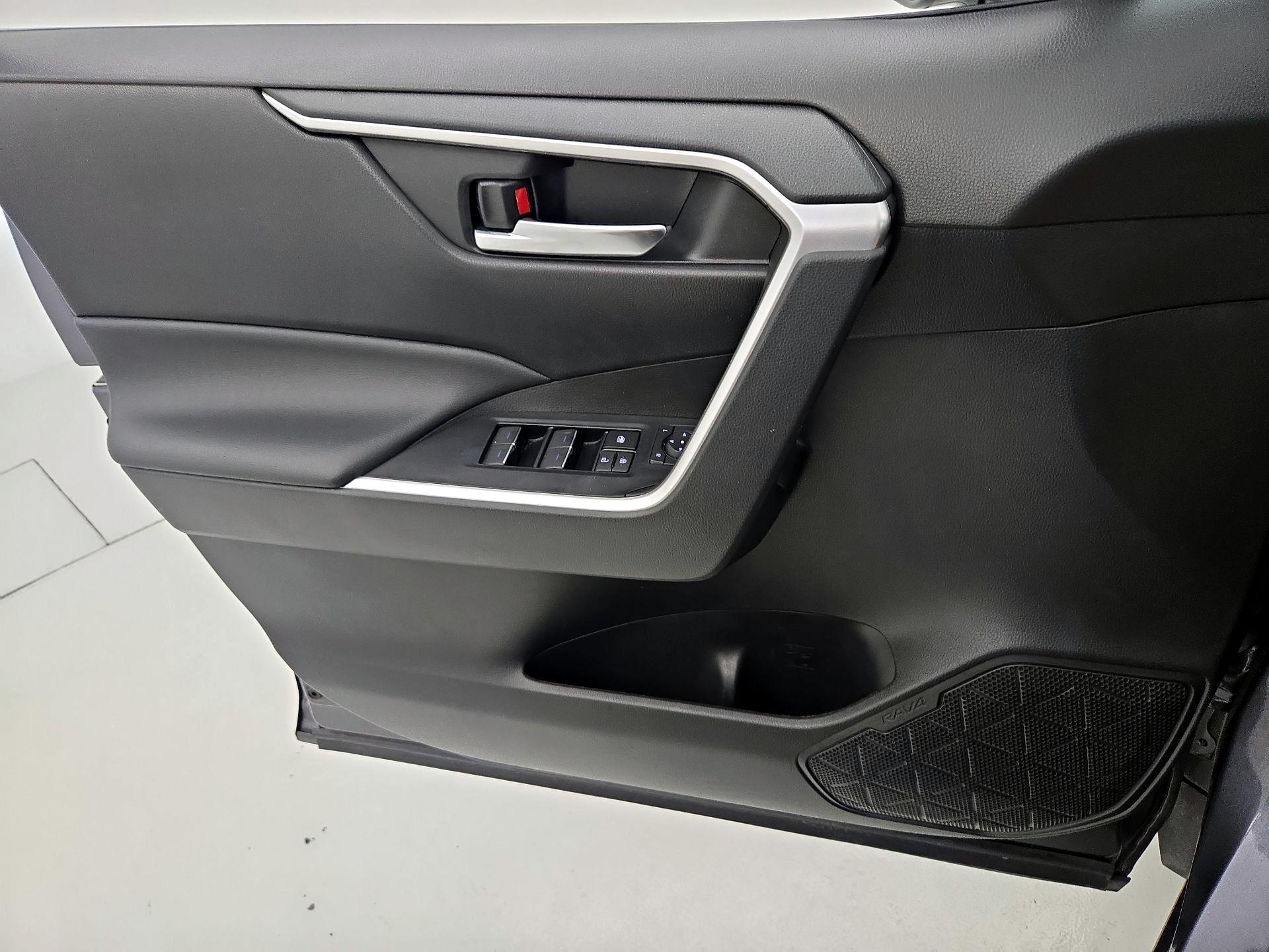 Thumbnail: 2022 Toyota RAV4 - 12