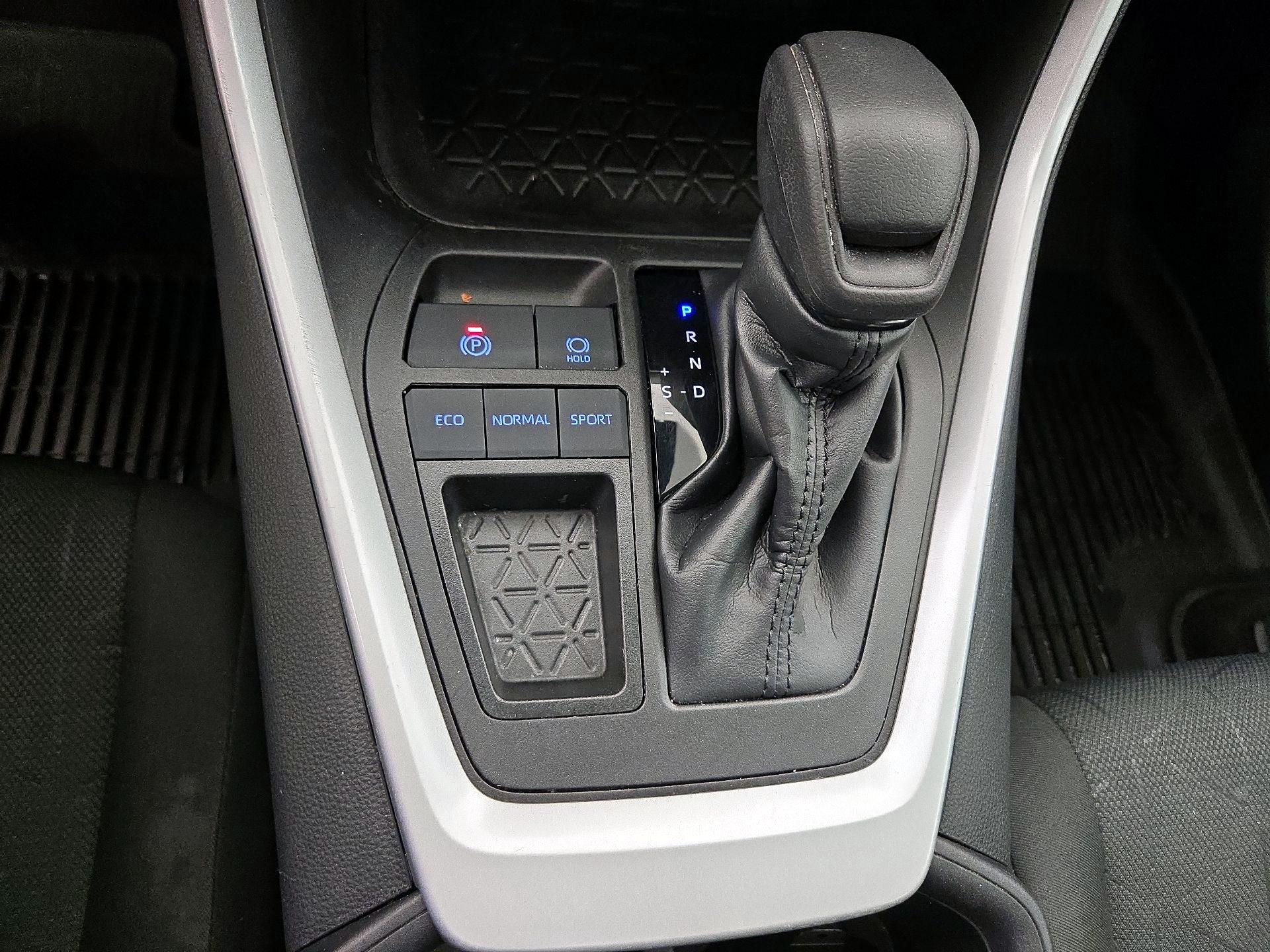 Thumbnail: 2022 Toyota RAV4 - 17