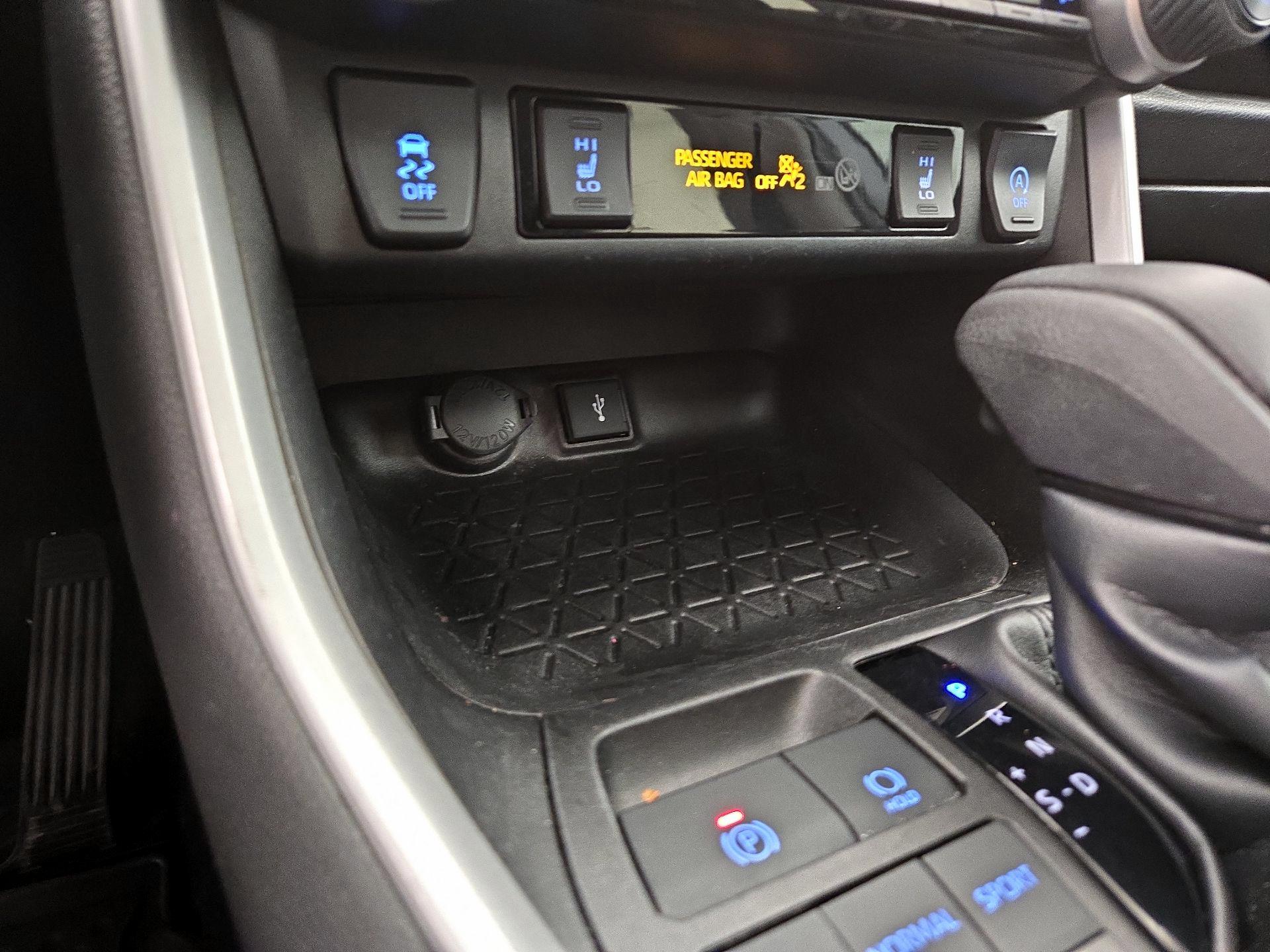 Thumbnail: 2022 Toyota RAV4 - 18