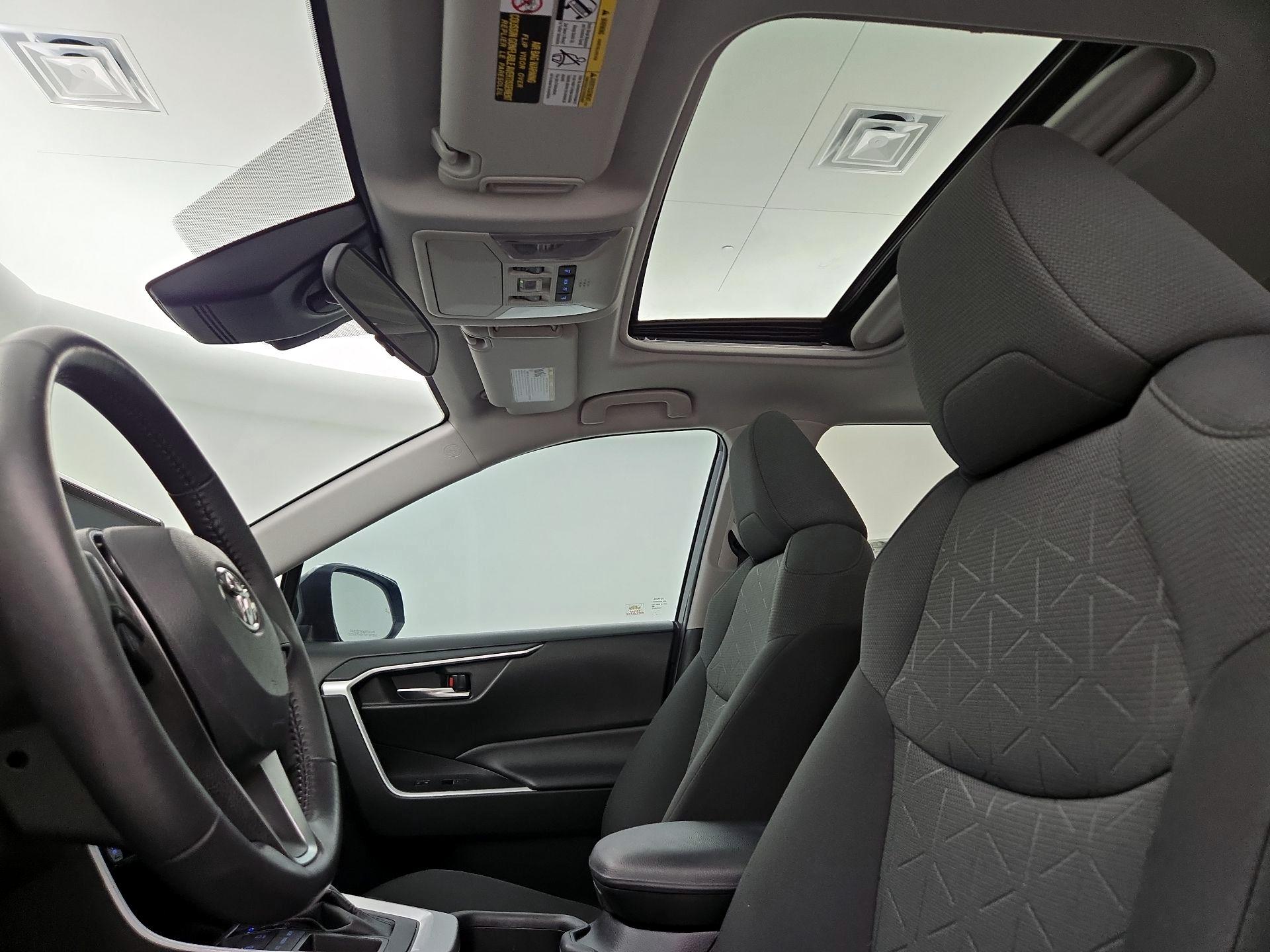 Thumbnail: 2022 Toyota RAV4 - 19