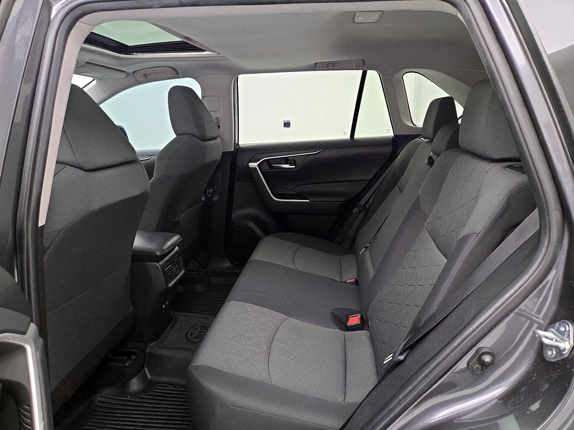 Thumbnail: 2022 Toyota RAV4 - 20