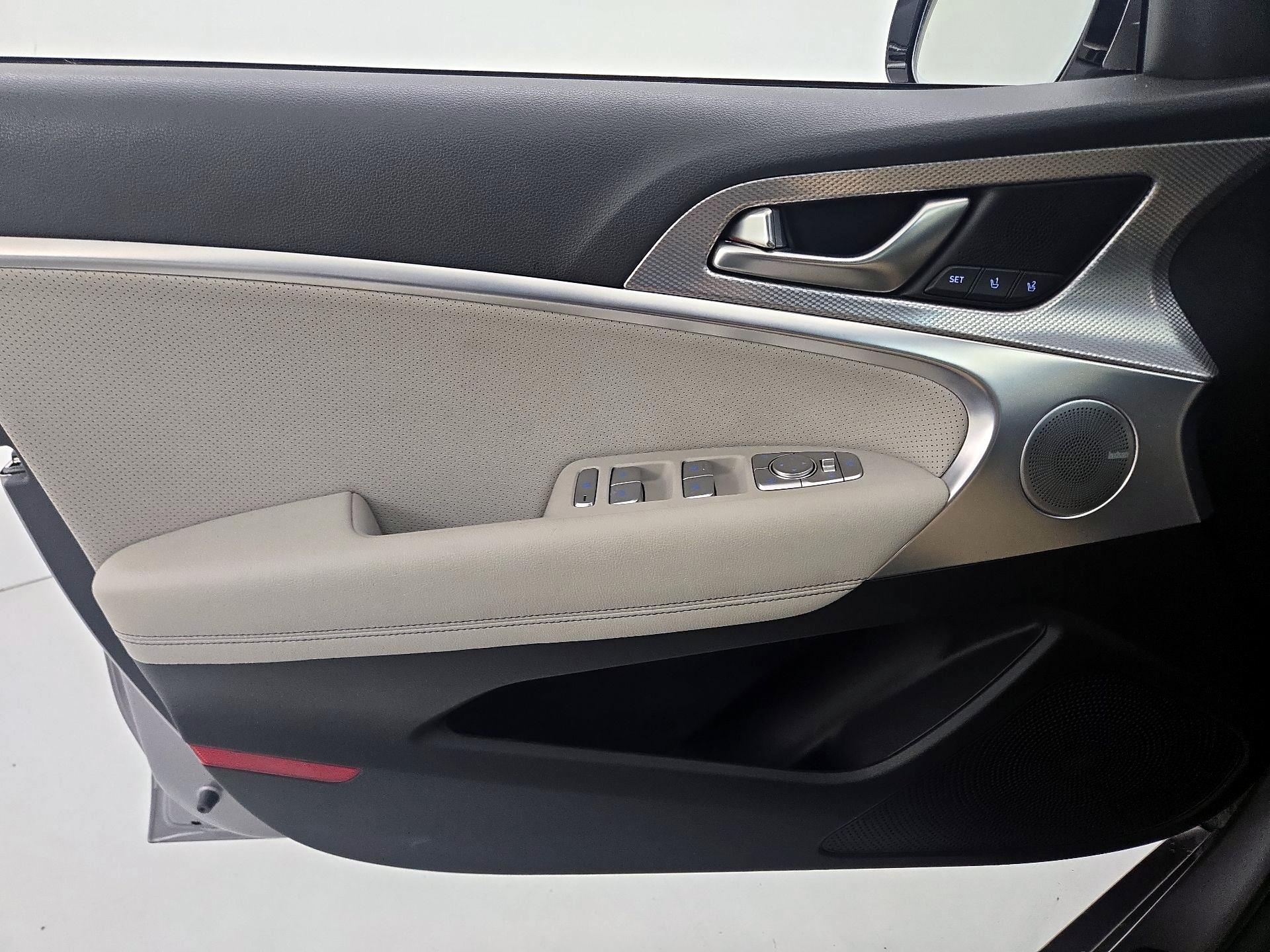 Thumbnail: 2022 Genesis G70 - 12