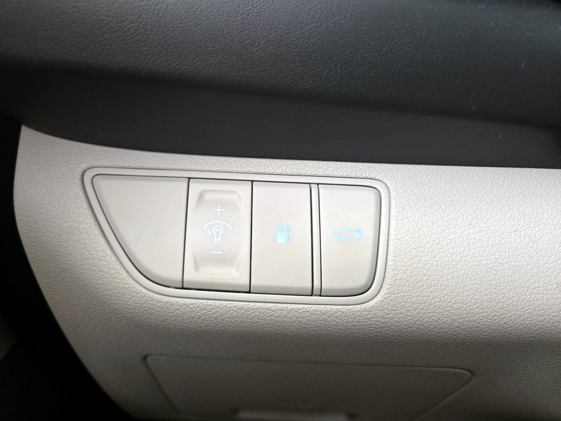 Thumbnail: 2022 Genesis G70 - 13