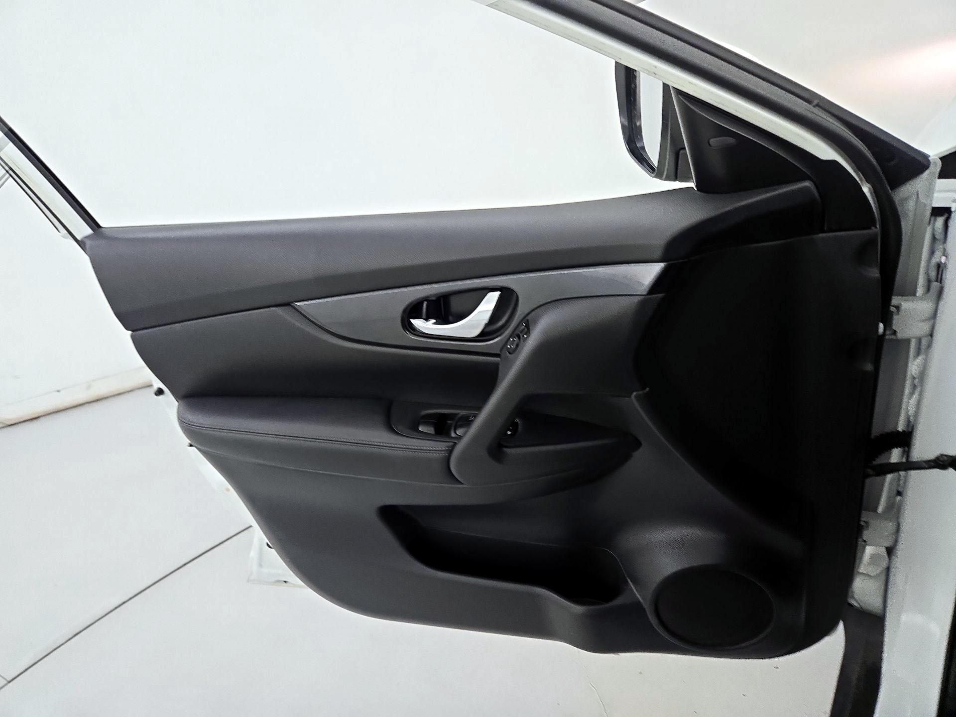 Thumbnail: 2018 Nissan Rogue - 12