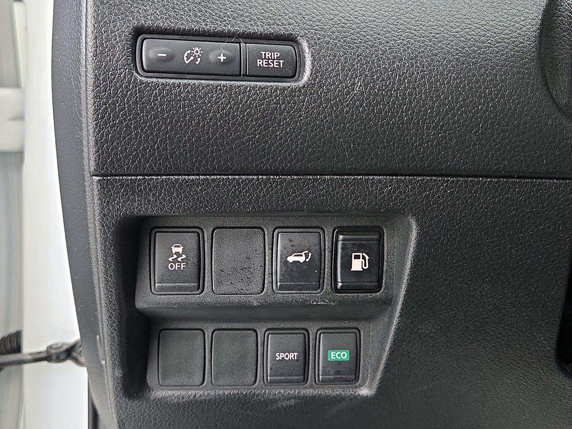 Thumbnail: 2018 Nissan Rogue - 13