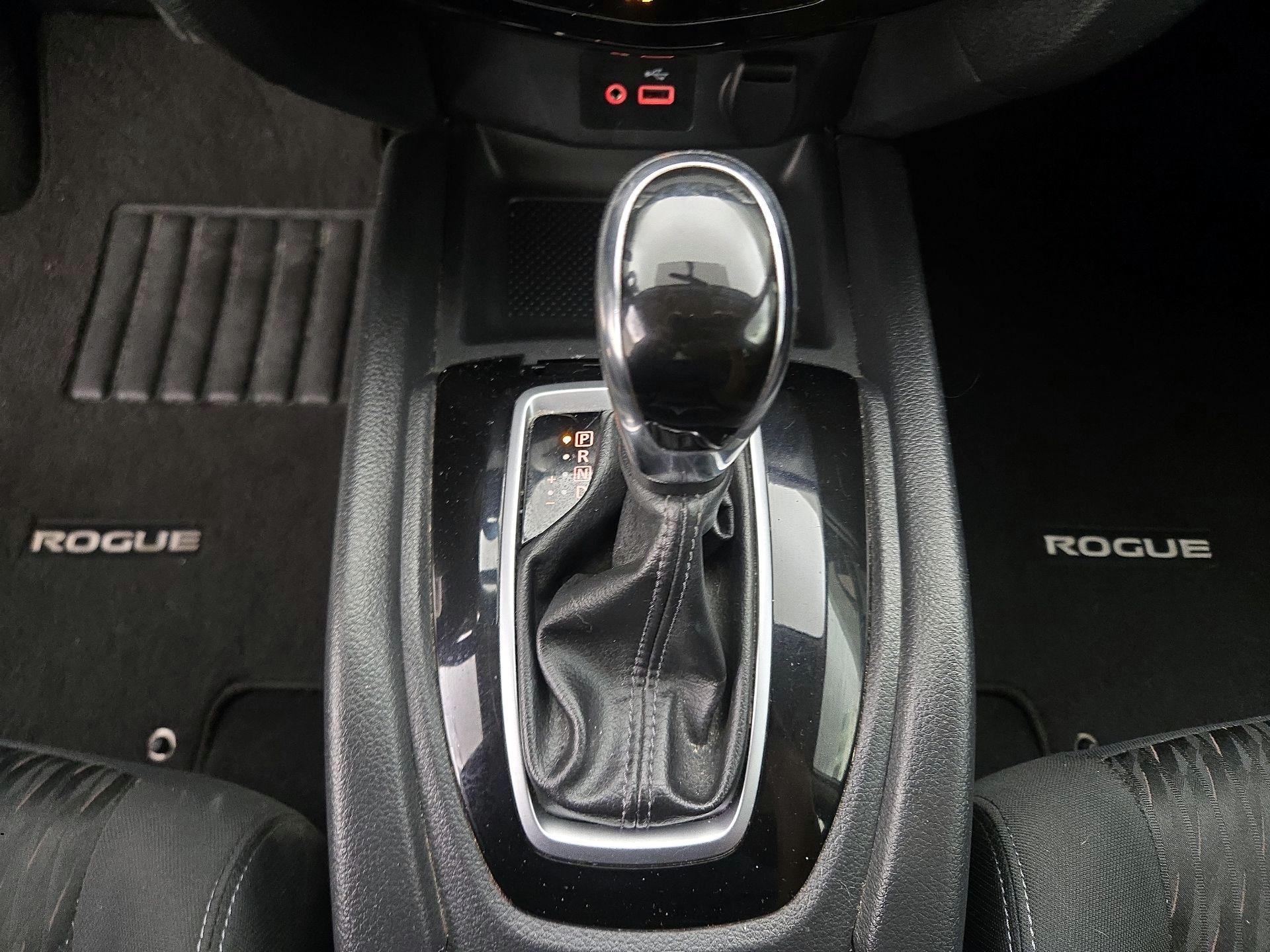 Thumbnail: 2018 Nissan Rogue - 17