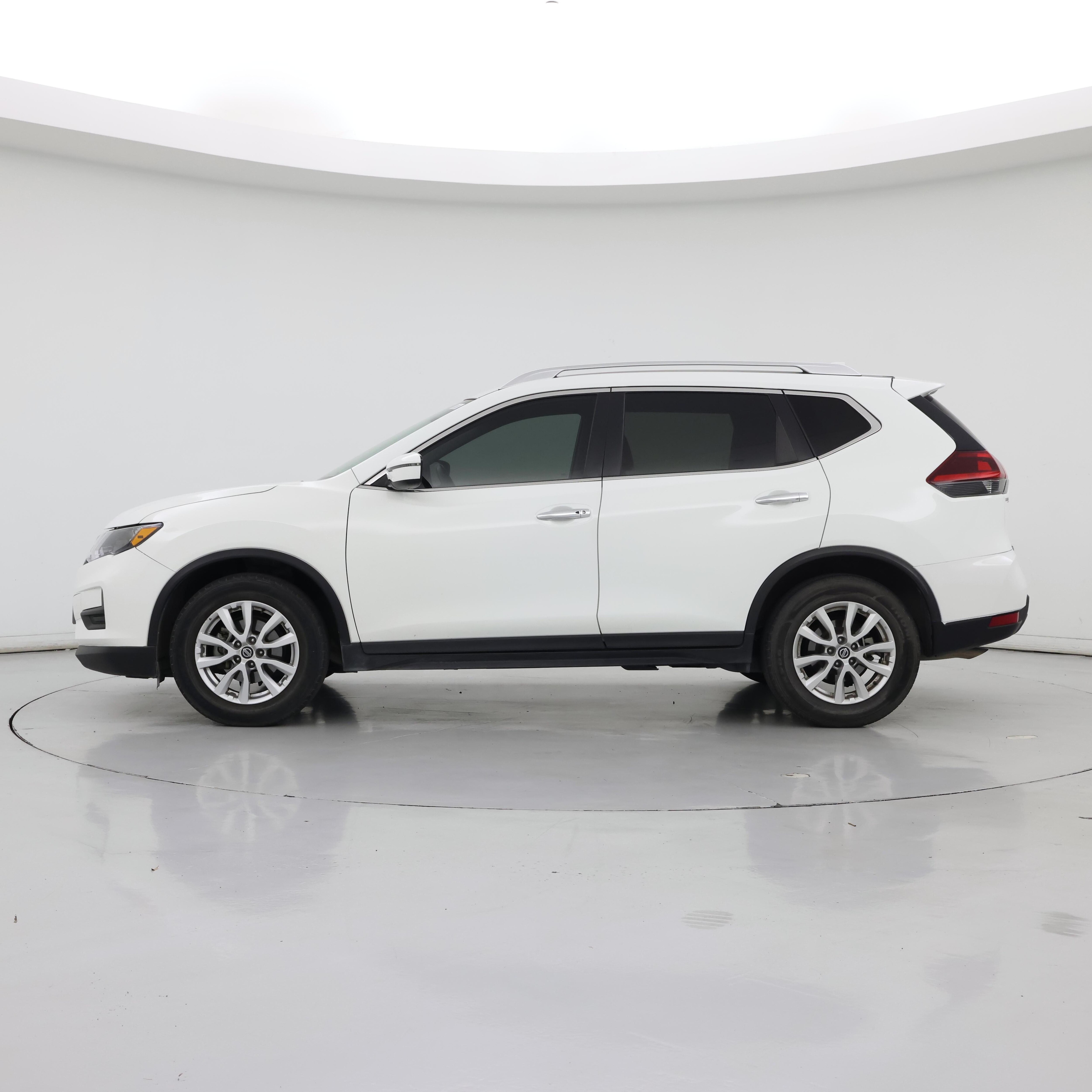 Thumbnail: 2018 Nissan Rogue - 3