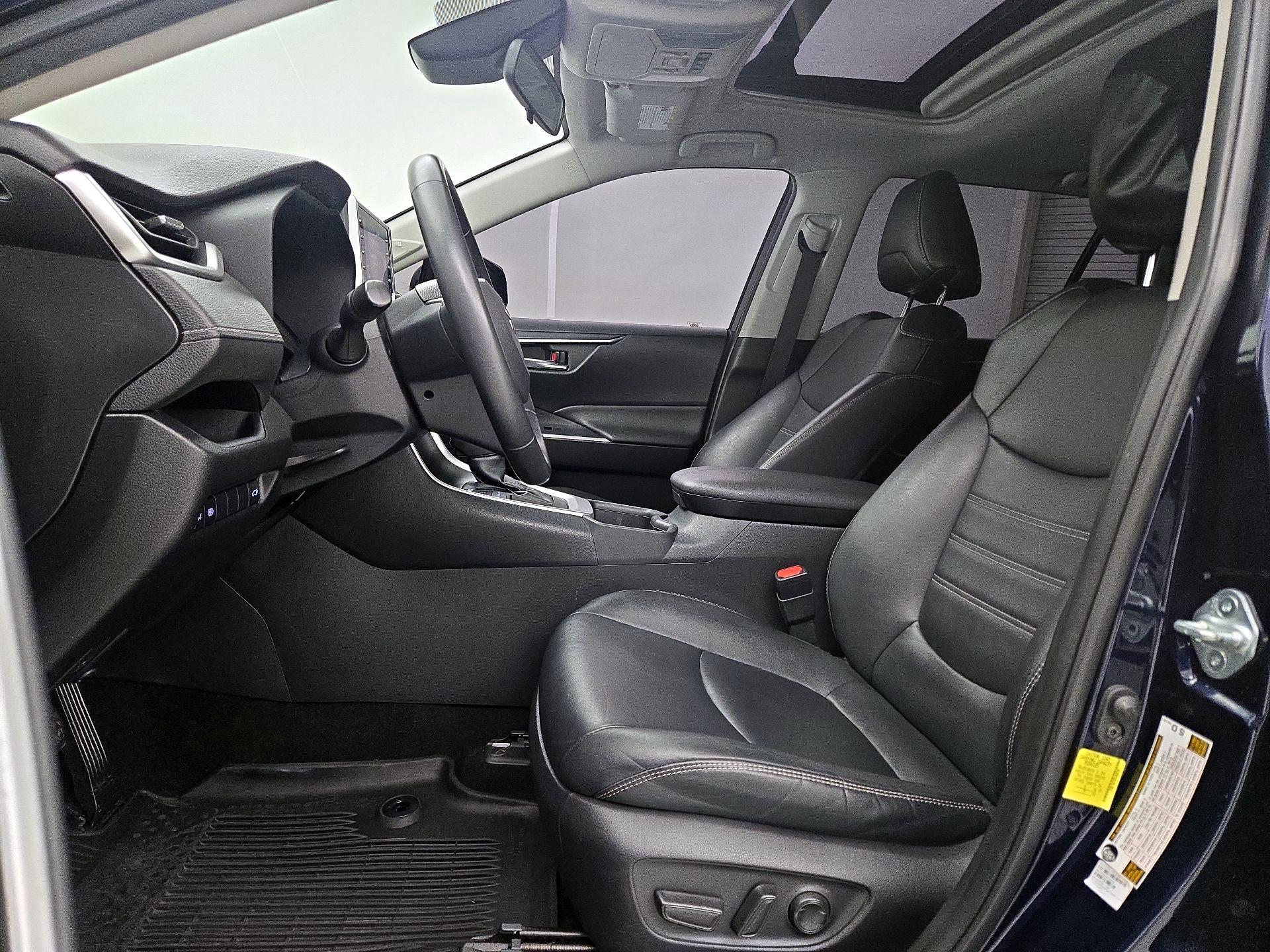 Thumbnail: 2019 Toyota RAV4 - 11