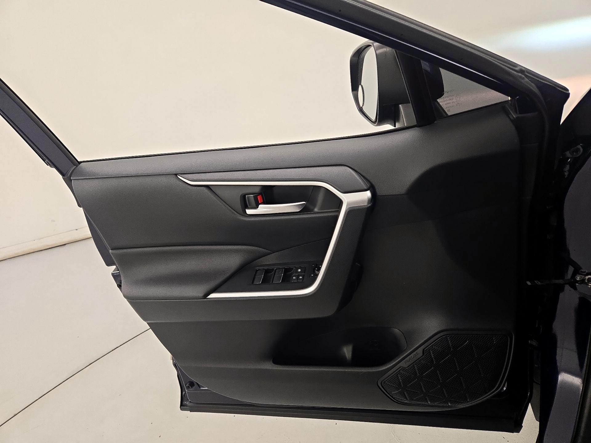 Thumbnail: 2019 Toyota RAV4 - 12