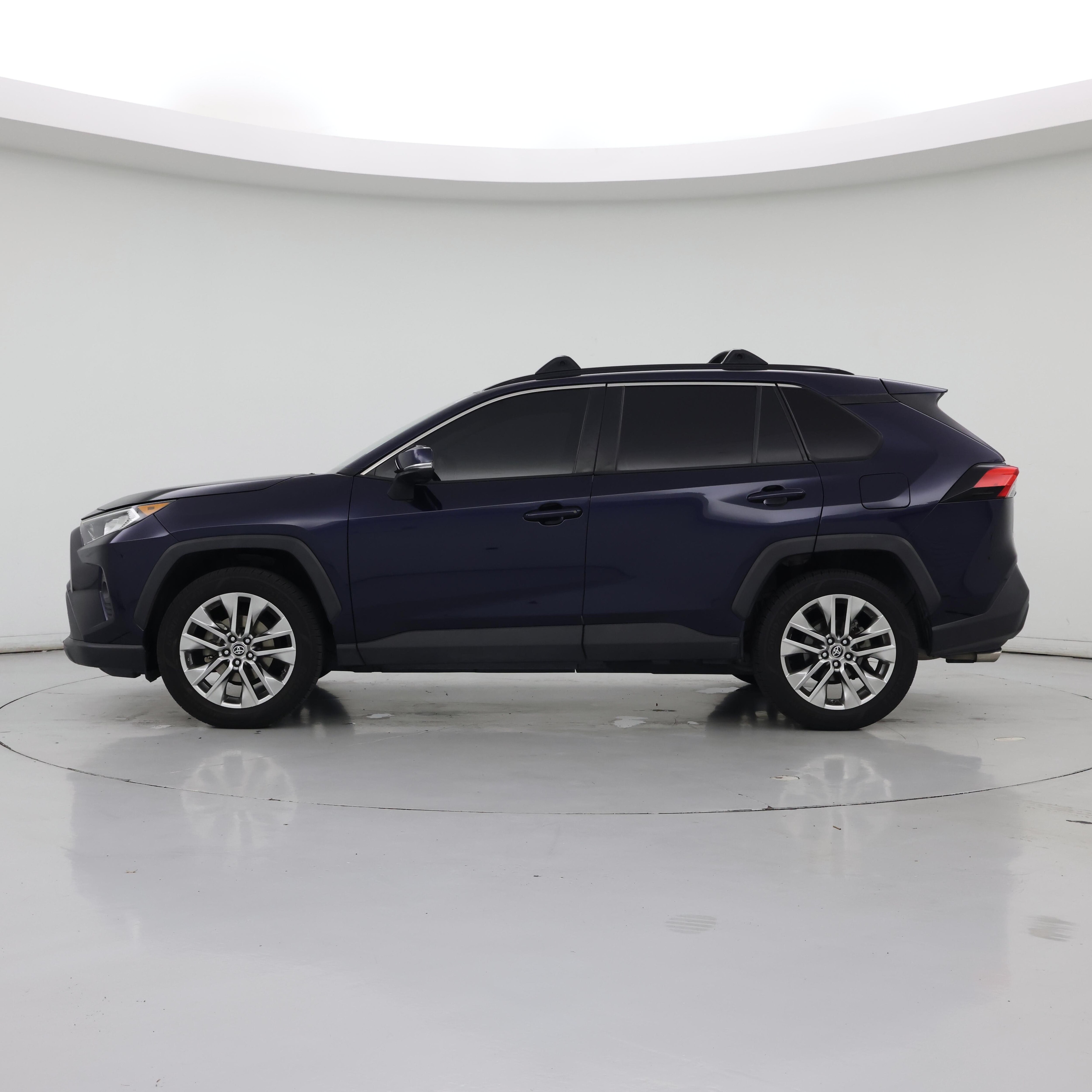Thumbnail: 2019 Toyota RAV4 - 3