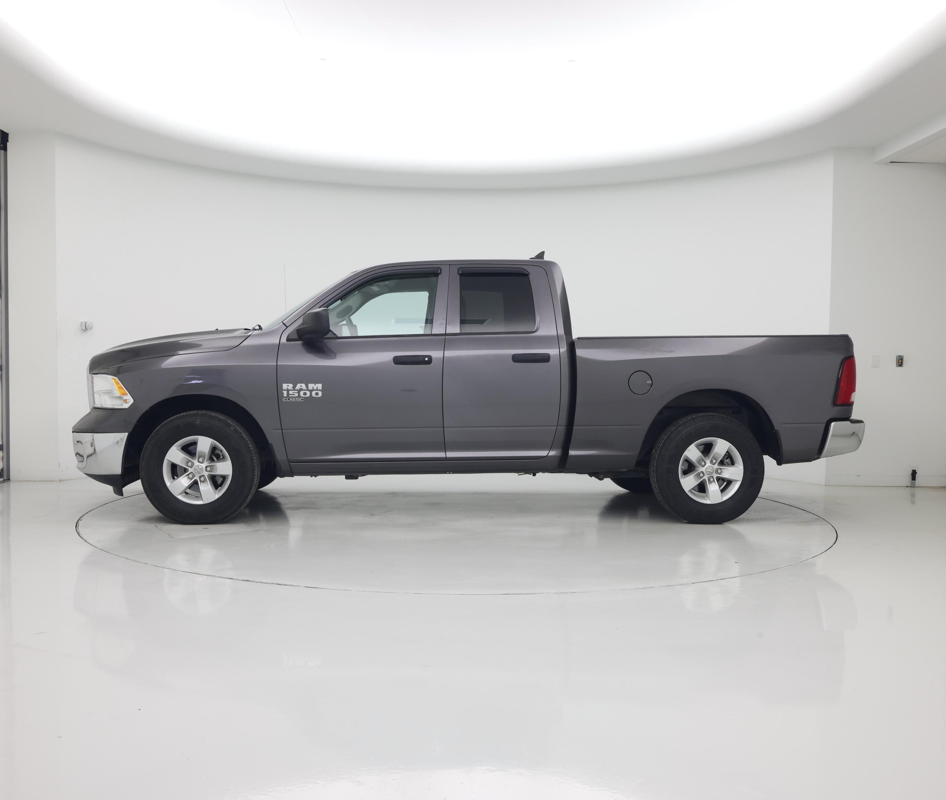 Thumbnail: 2021 RAM 1500 Classic - 3
