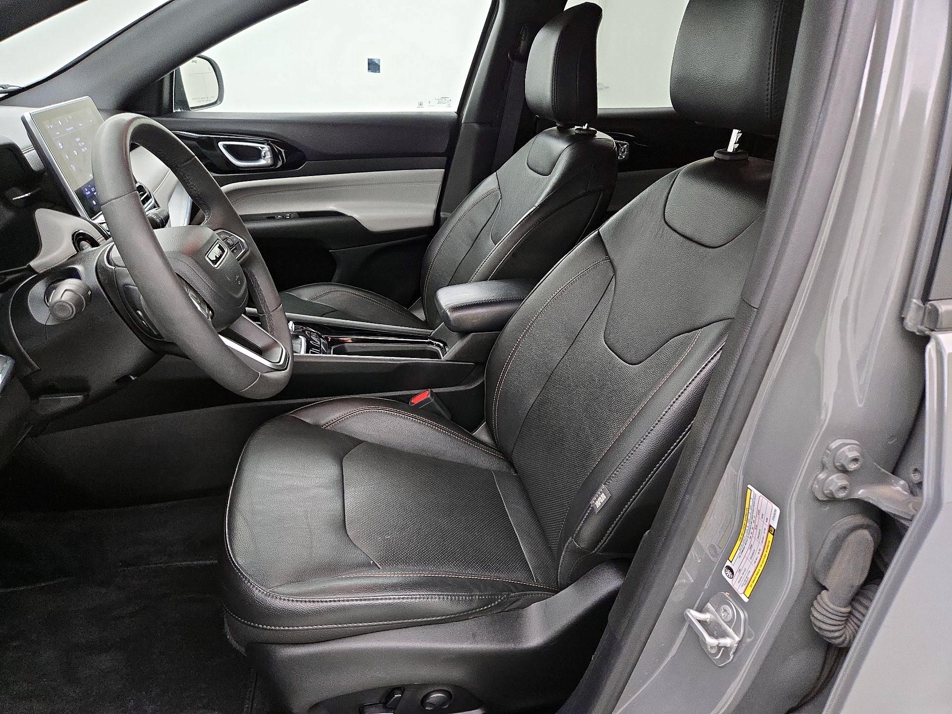 Thumbnail: 2023 Jeep Compass - 11
