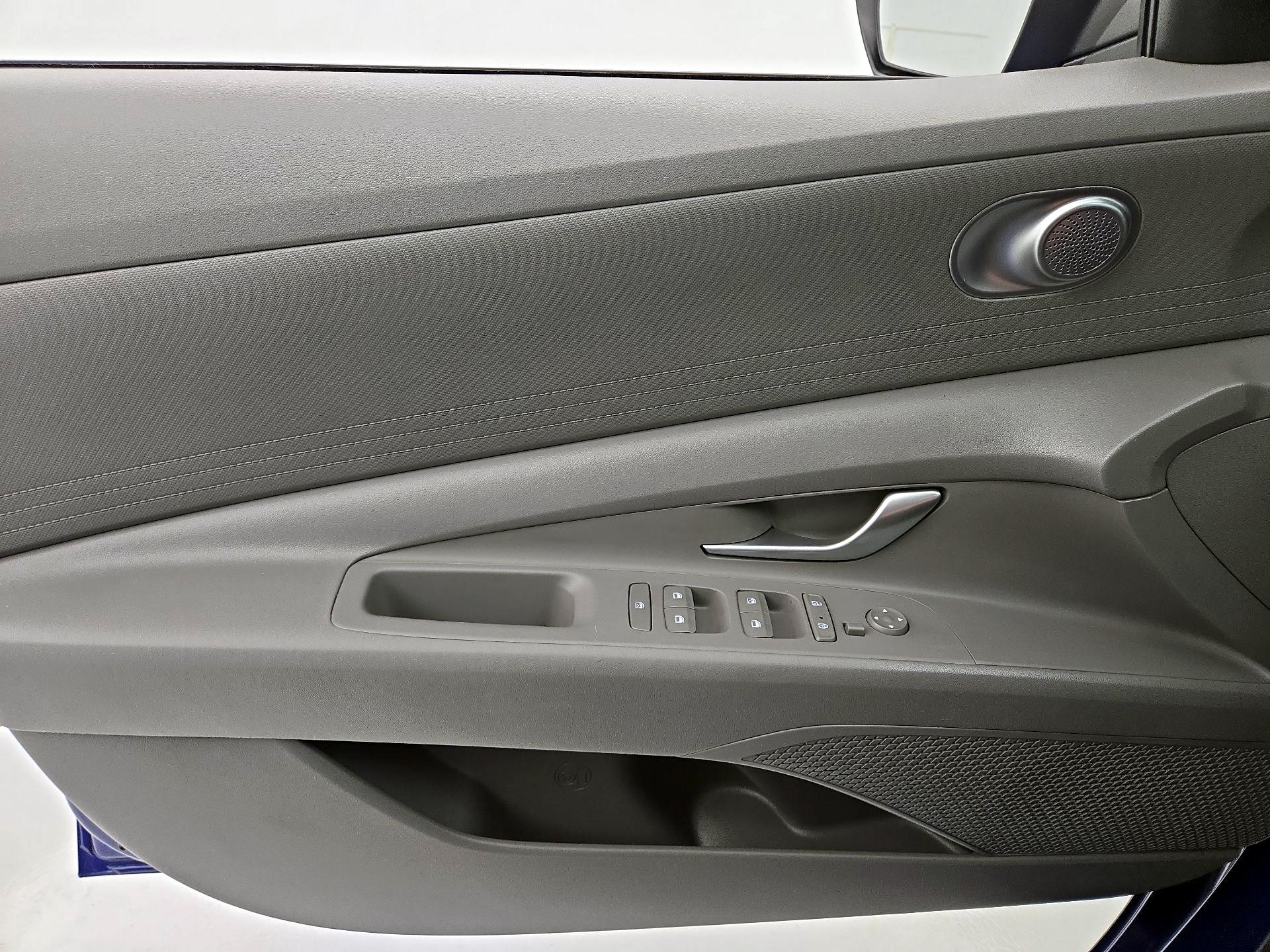 Thumbnail: 2022 Hyundai Elantra - 12