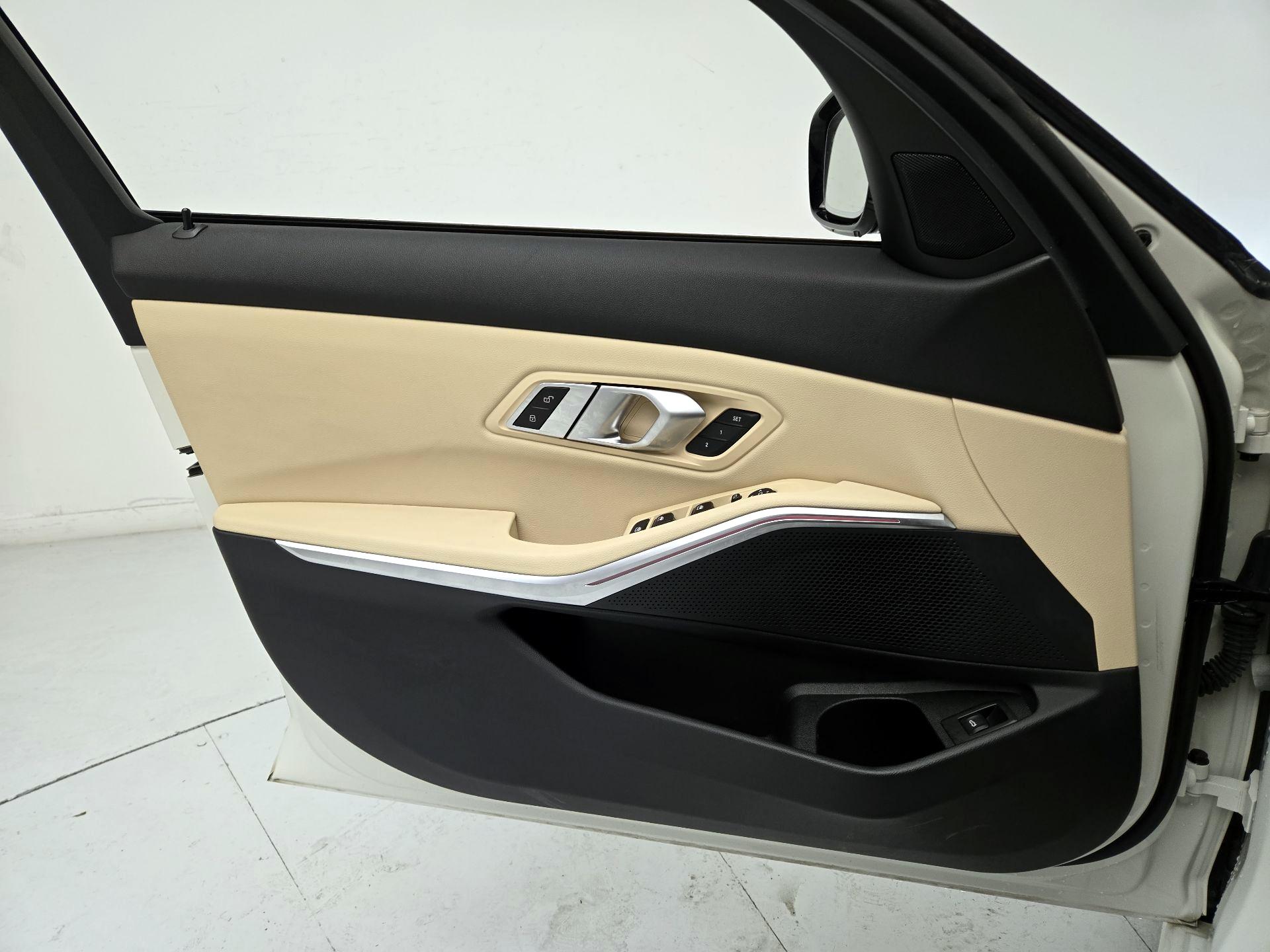 Thumbnail: 2022 BMW 3 Series - 12