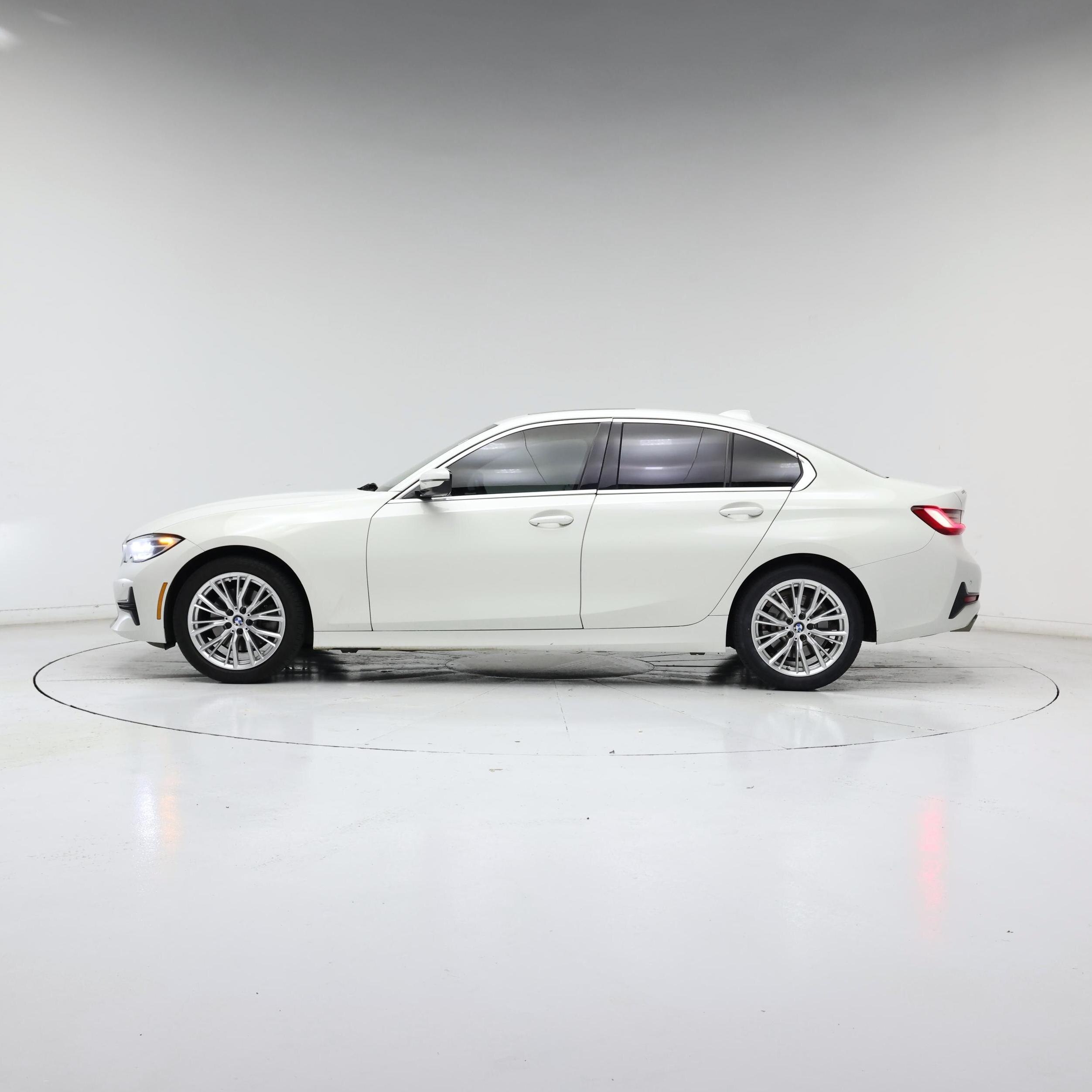 Thumbnail: 2022 BMW 3 Series - 3