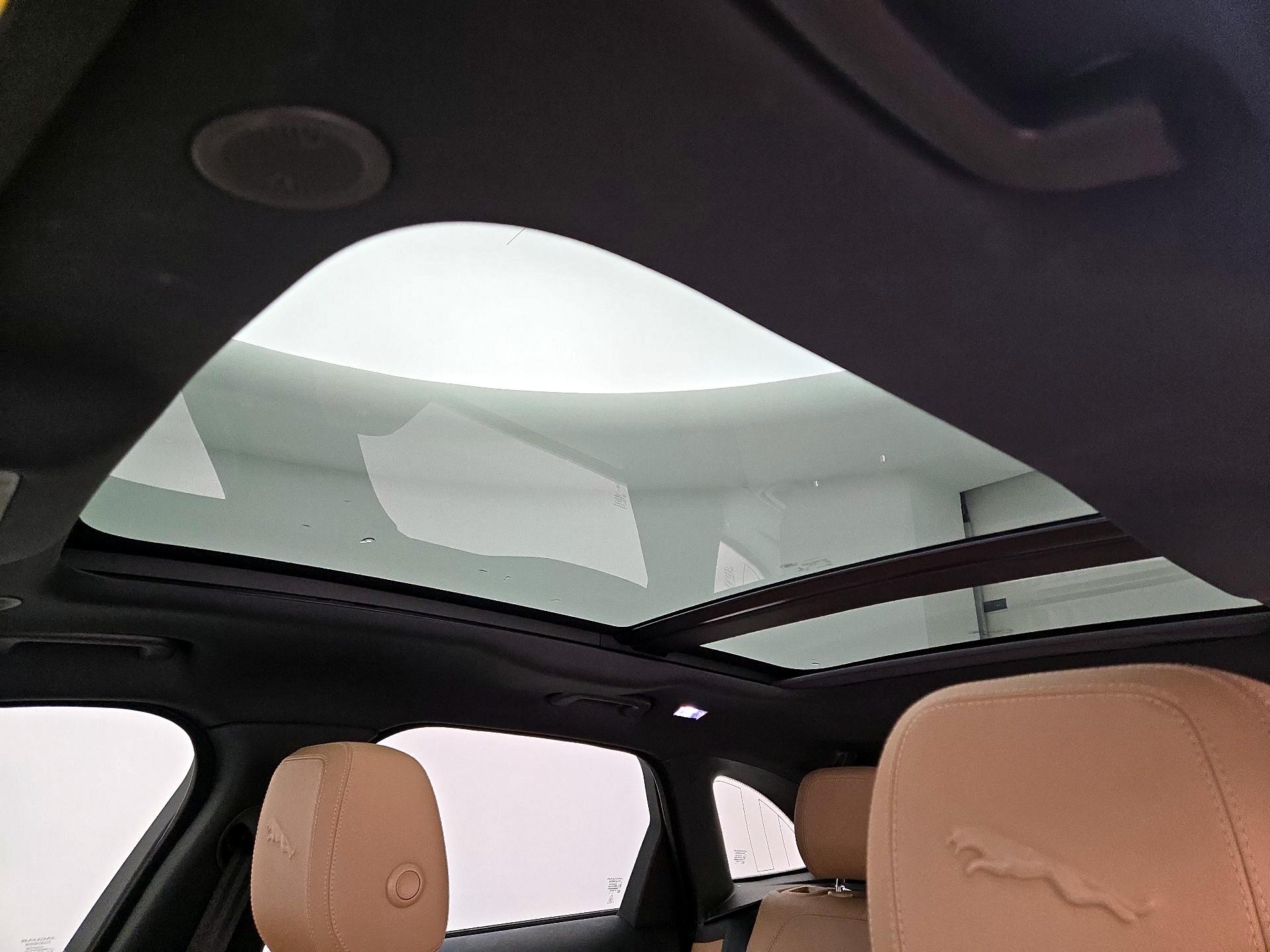 Thumbnail: 2022 Jaguar F-Pace - 19