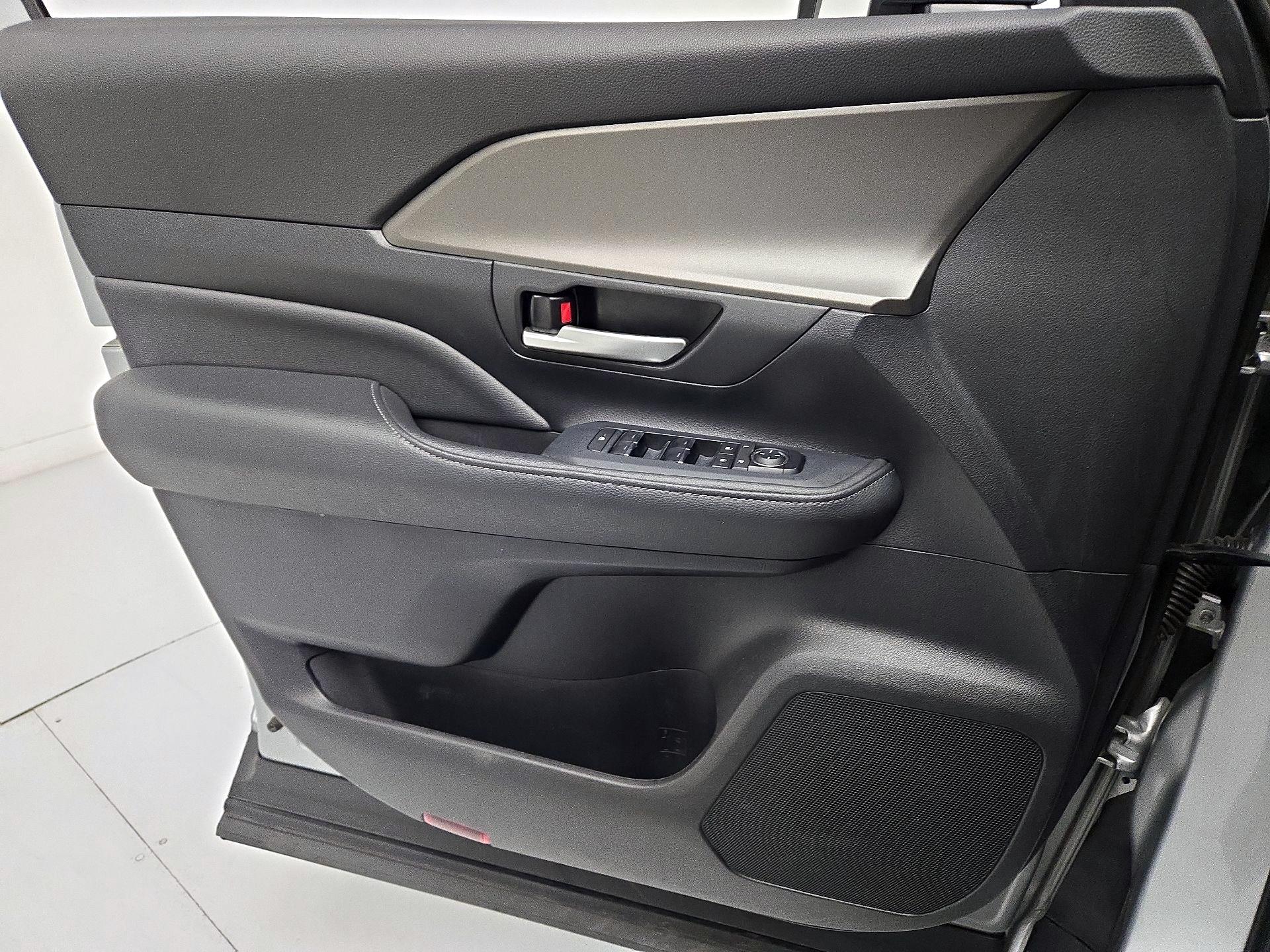 Thumbnail: 2025 Toyota Grand Highlander - 12