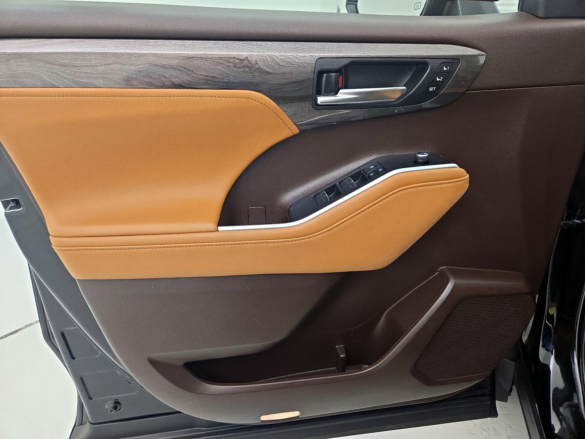 Thumbnail: 2021 Toyota Highlander - 12