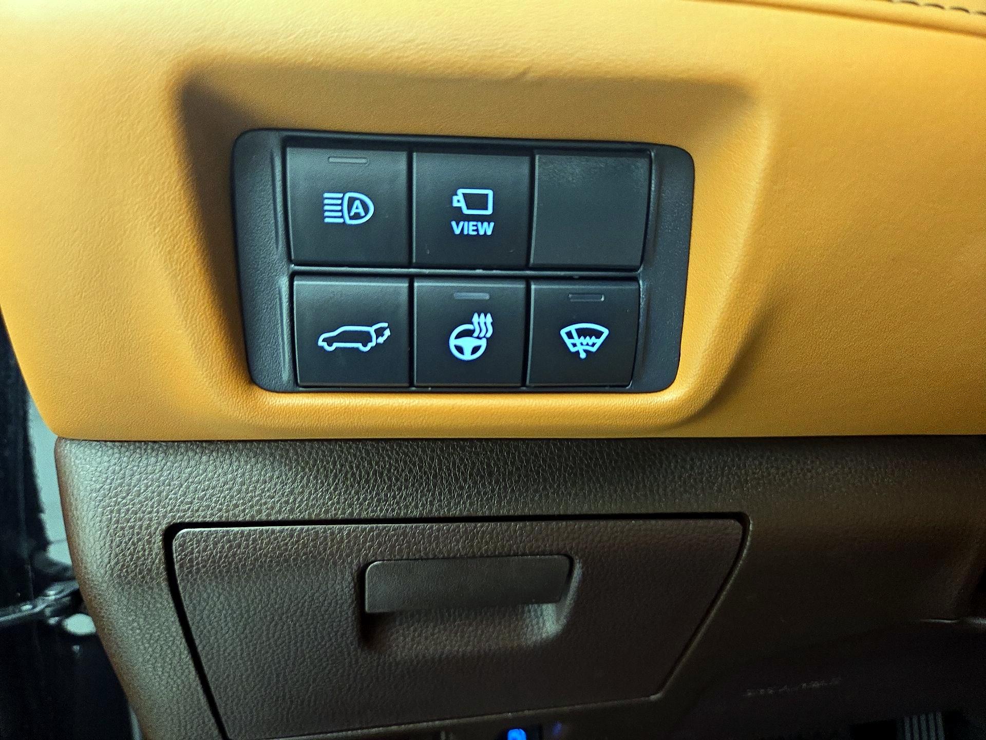 Thumbnail: 2021 Toyota Highlander - 13