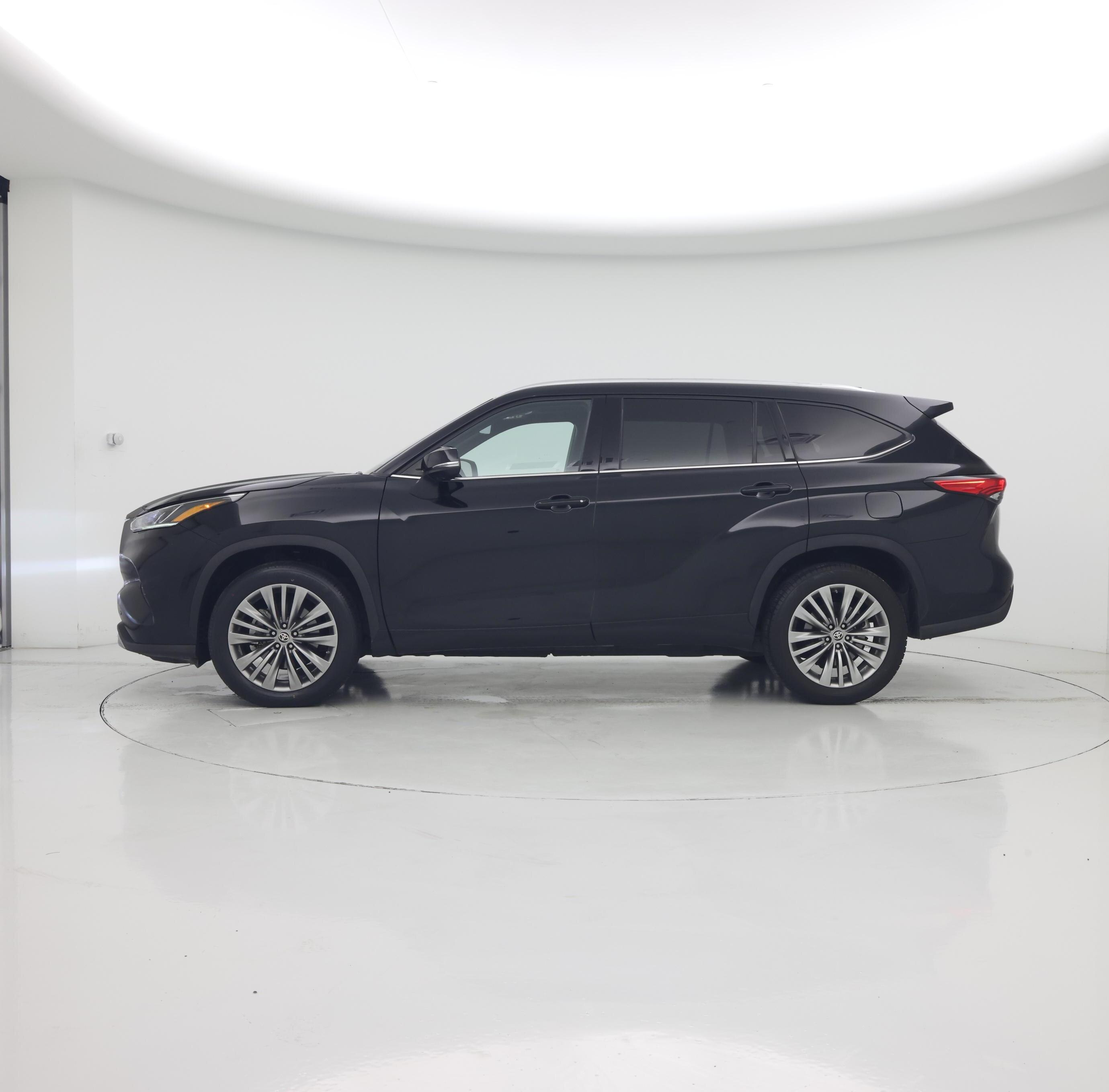 Thumbnail: 2021 Toyota Highlander - 3
